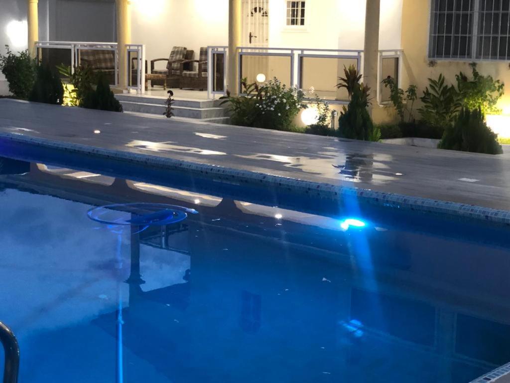 villa piscine orchidée