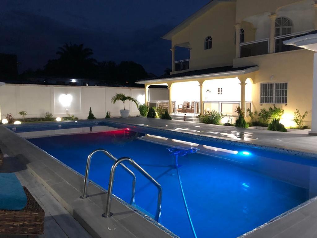 villa piscine orchidée