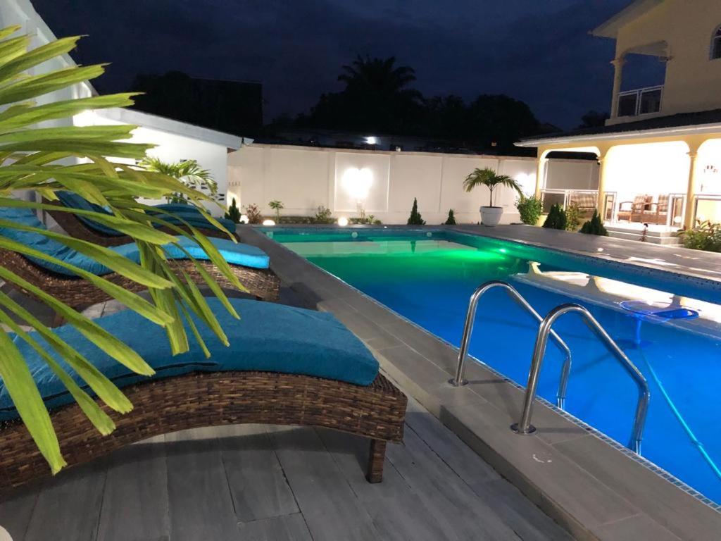 villa piscine orchidée