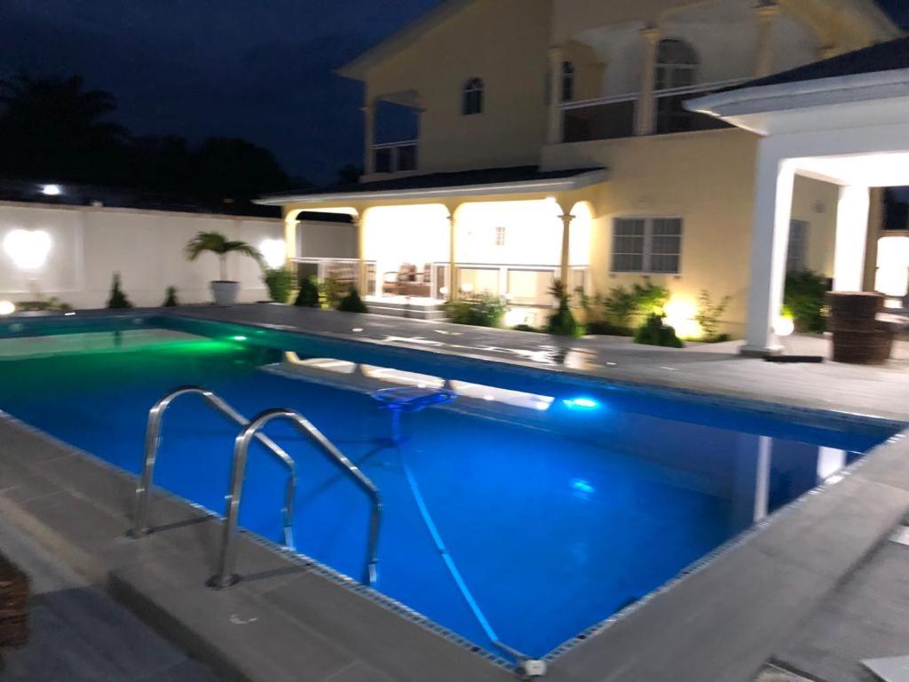 villa piscine orchidée