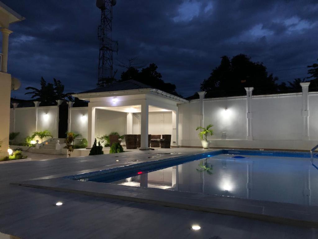 villa piscine orchidée