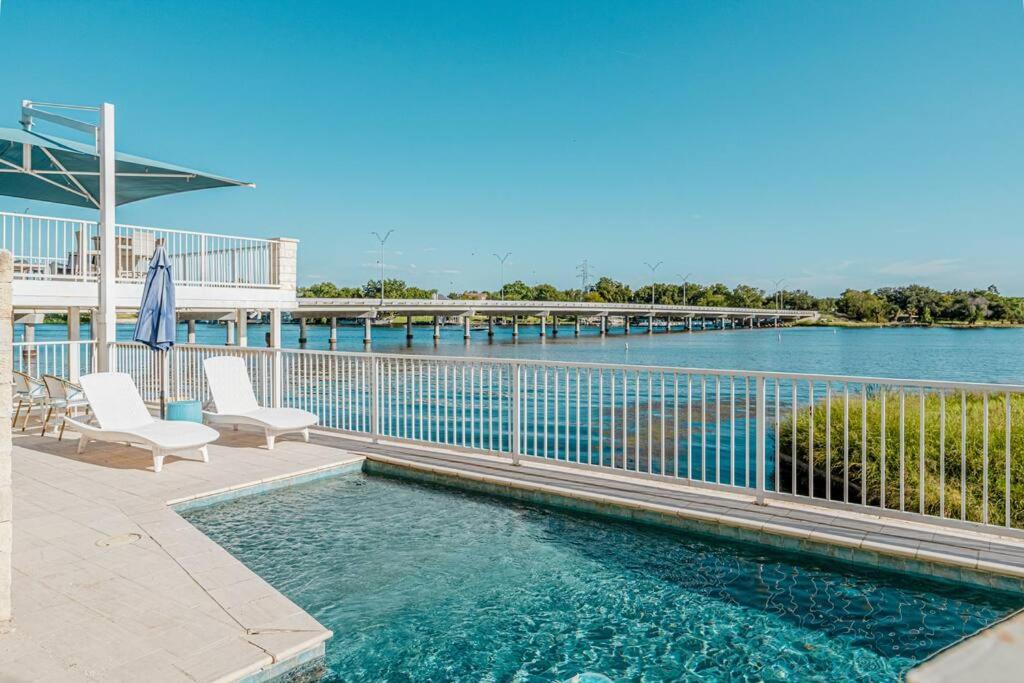 New Big Blue in LBJ Waterfront with a Private Pool view 4