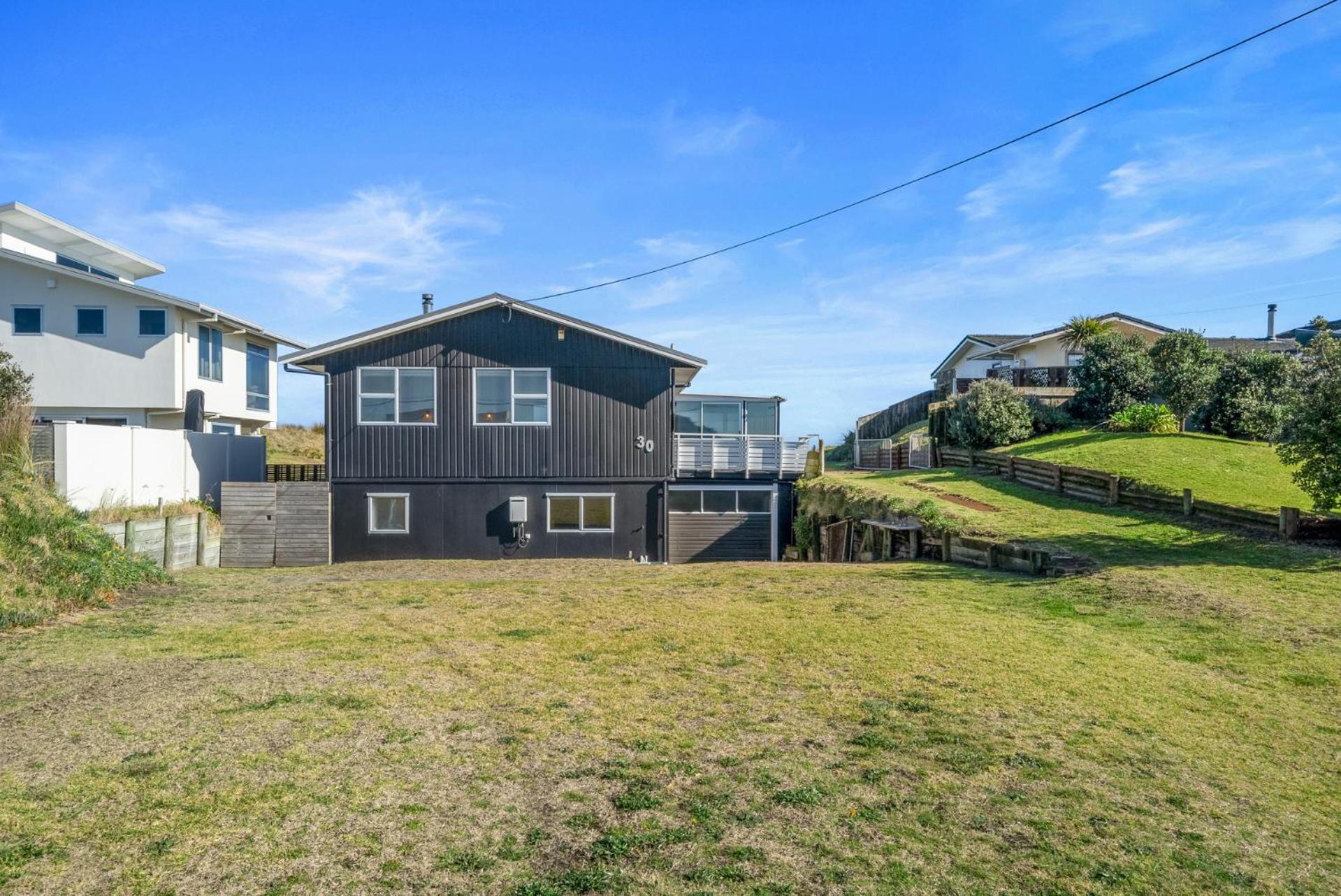 Beachfront Favourite - Foxton Beach Holiday Home view 3