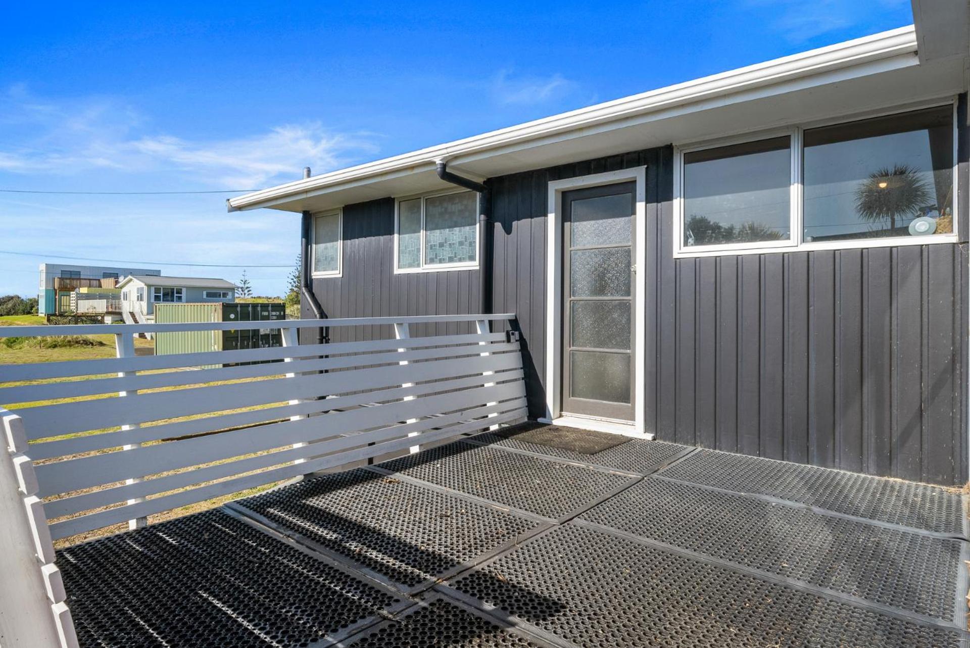 Beachfront Favourite - Foxton Beach Holiday Home view 4