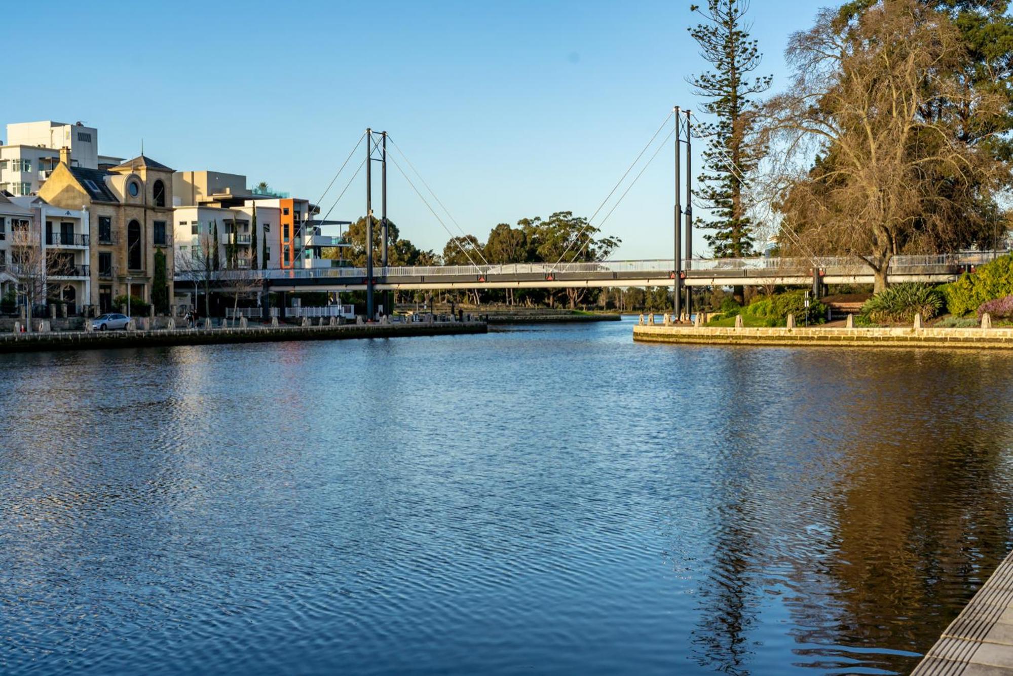 Riverside Panorama Suite Spectacular City Living