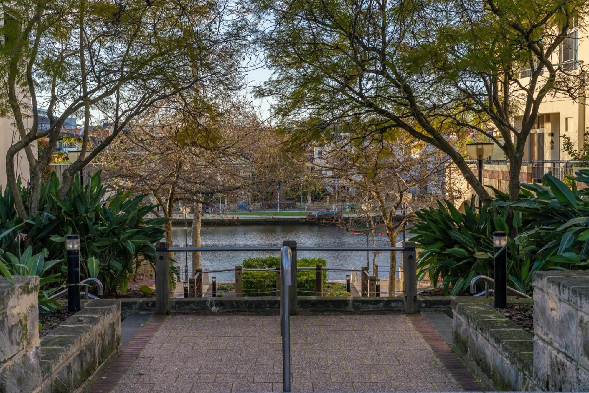 Riverside Panorama Suite Spectacular City Living