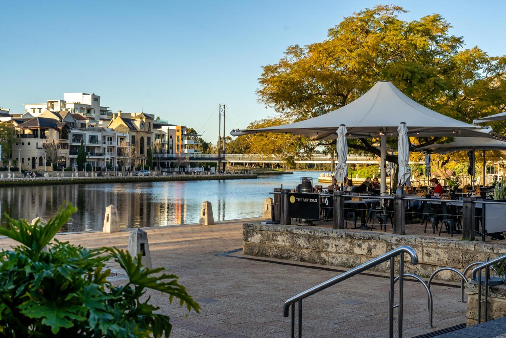 Riverside Panorama Suite Spectacular City Living