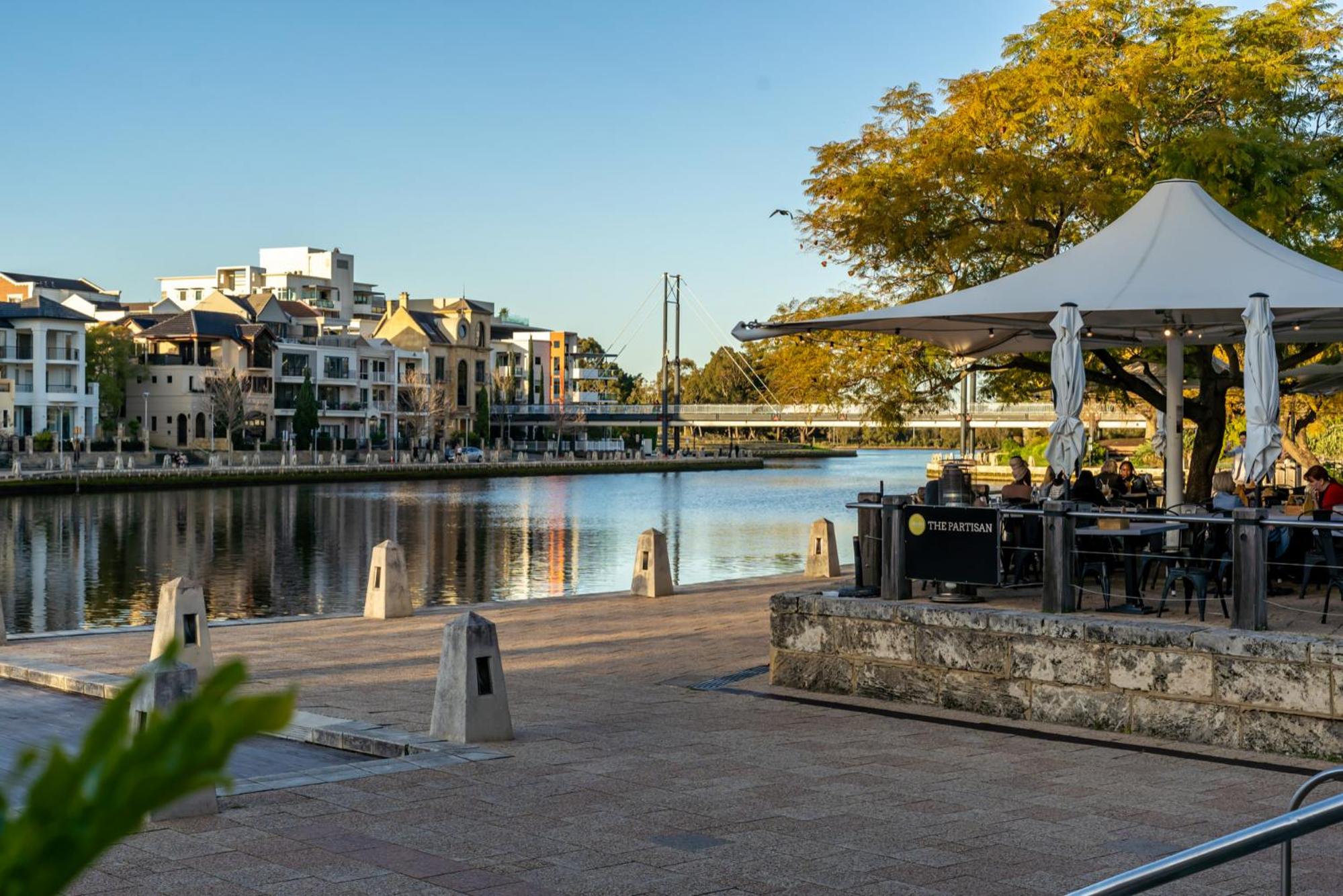 Riverside Panorama Suite Spectacular City Living