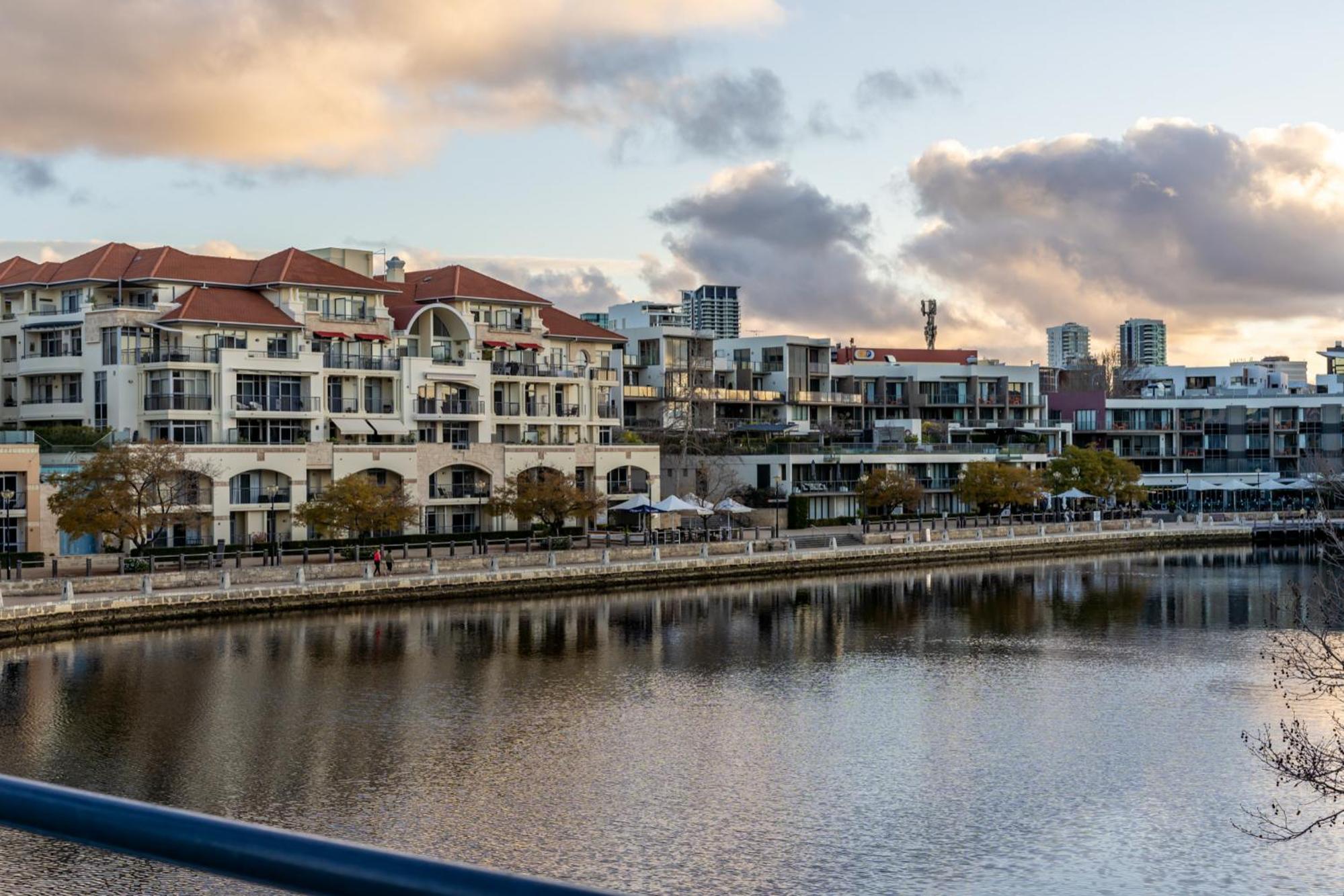Riverside Panorama Suite Spectacular City Living