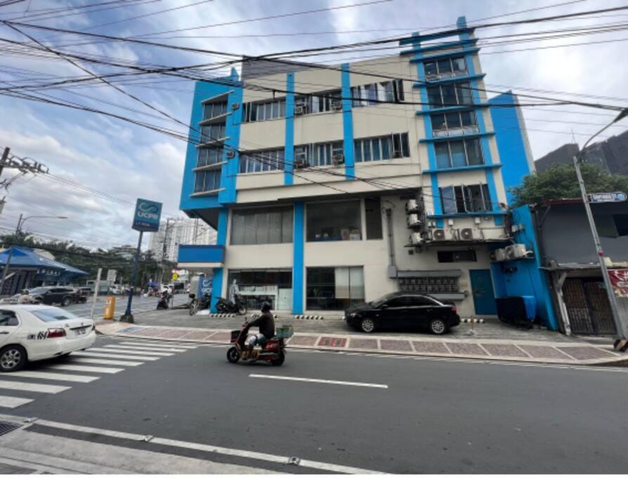 JP Santiago Studio Makati J302 view 5