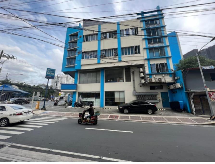 JP Santiago Studio Makati J303 view 4