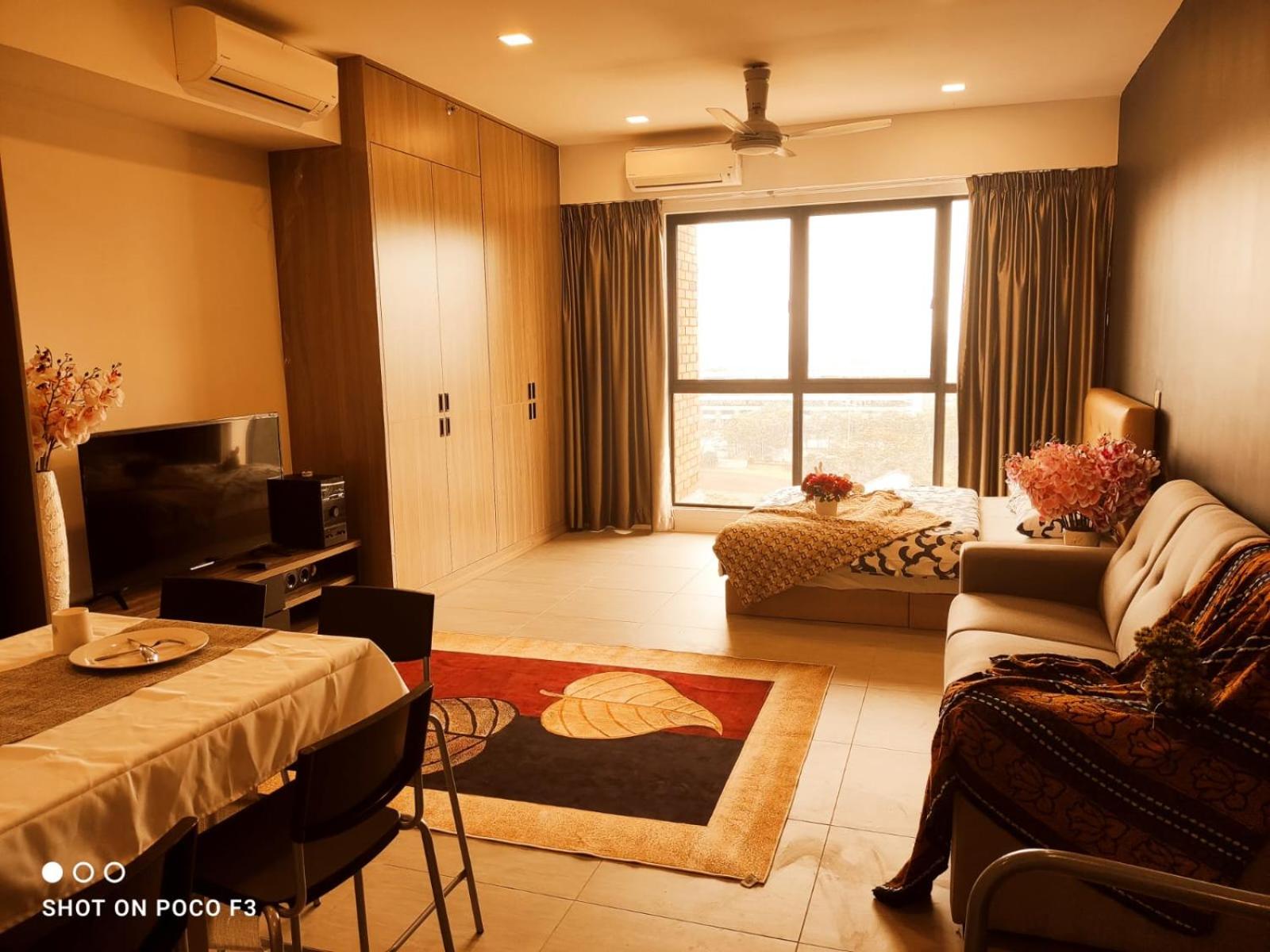 Cozy Studio unit KLIA - Bell suites - Horizon Suites- Wifi- Parking Swimming Pool photo 2