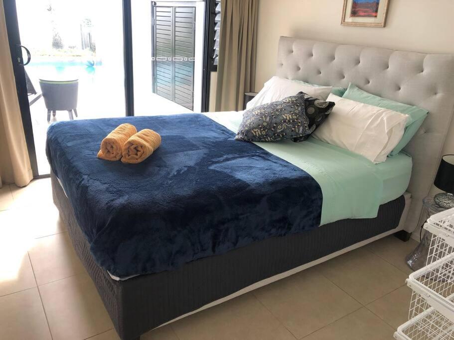 Sandcastle Retreat - Absolute Cairns beachfront