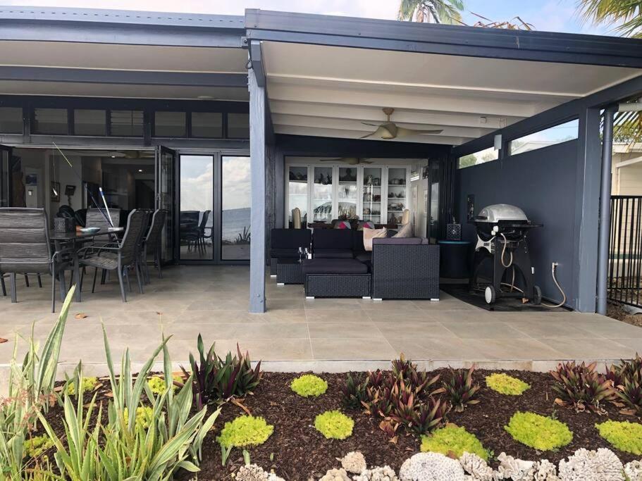 Sandcastle Retreat - Absolute Cairns beachfront