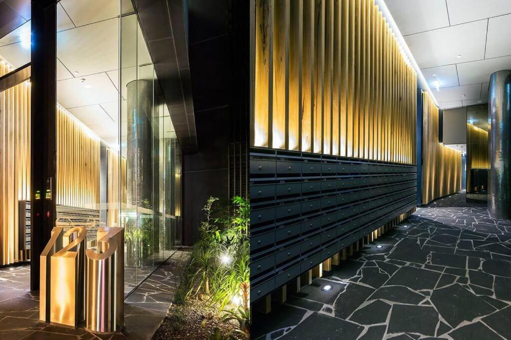 Vibrant !!! stylish open big city view balcony family friendly