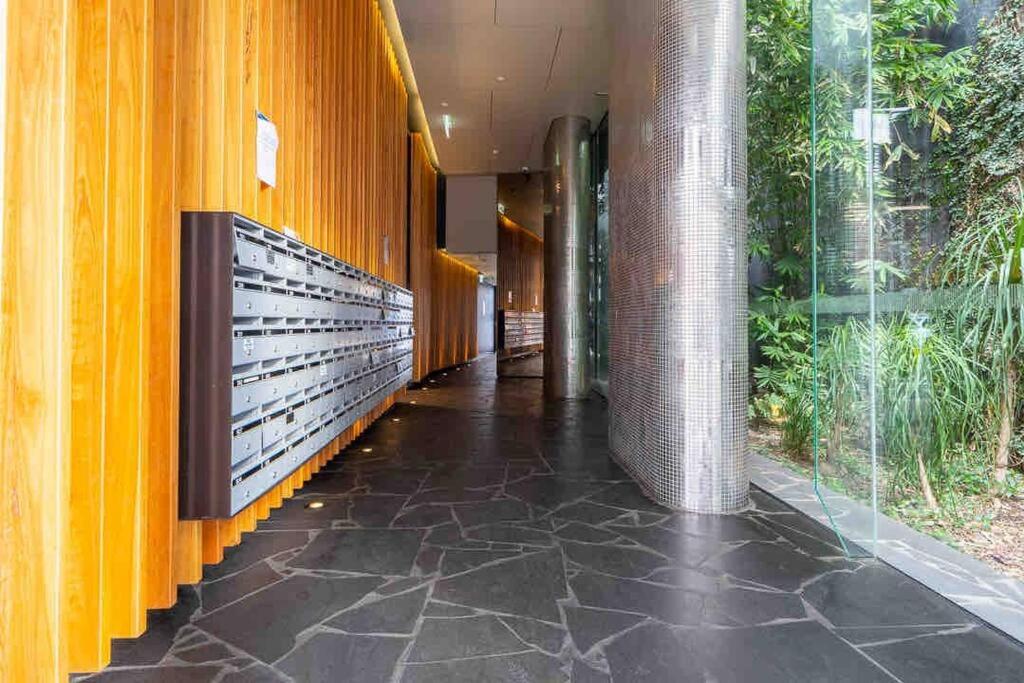 Vibrant !!! stylish open big city view balcony family friendly