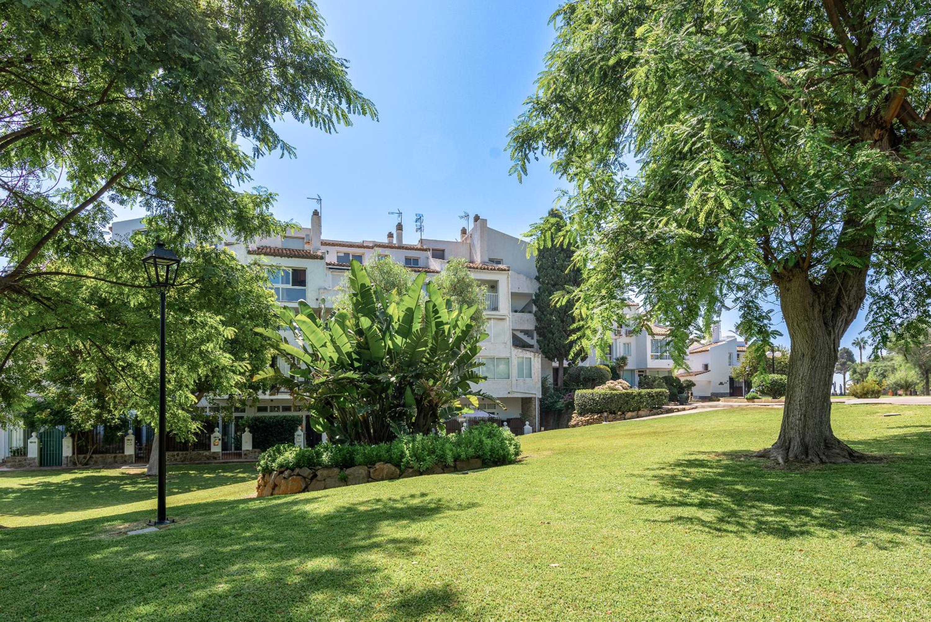 Golden Bay Apartment