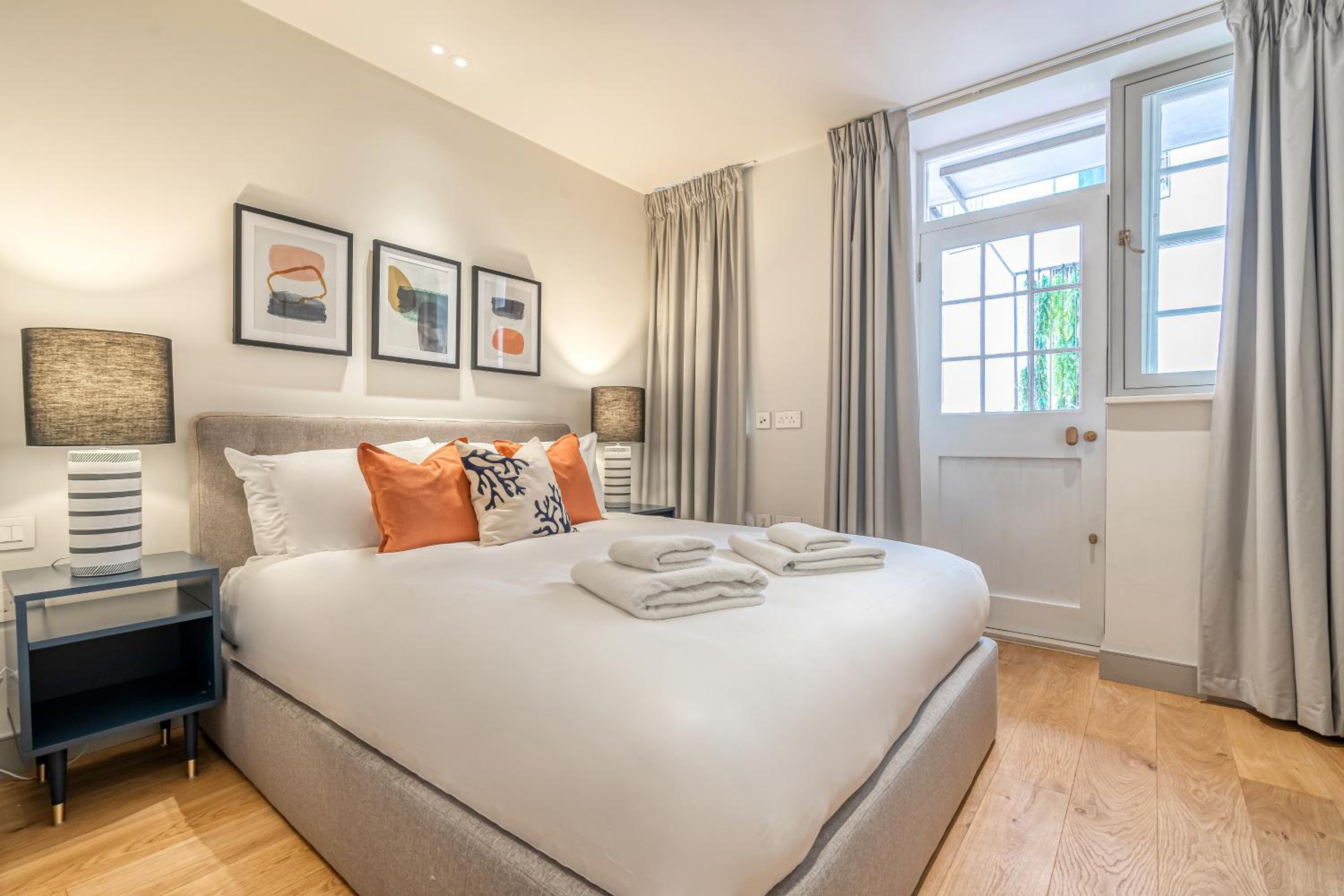 Luxury flats near Big Ben and London Eye