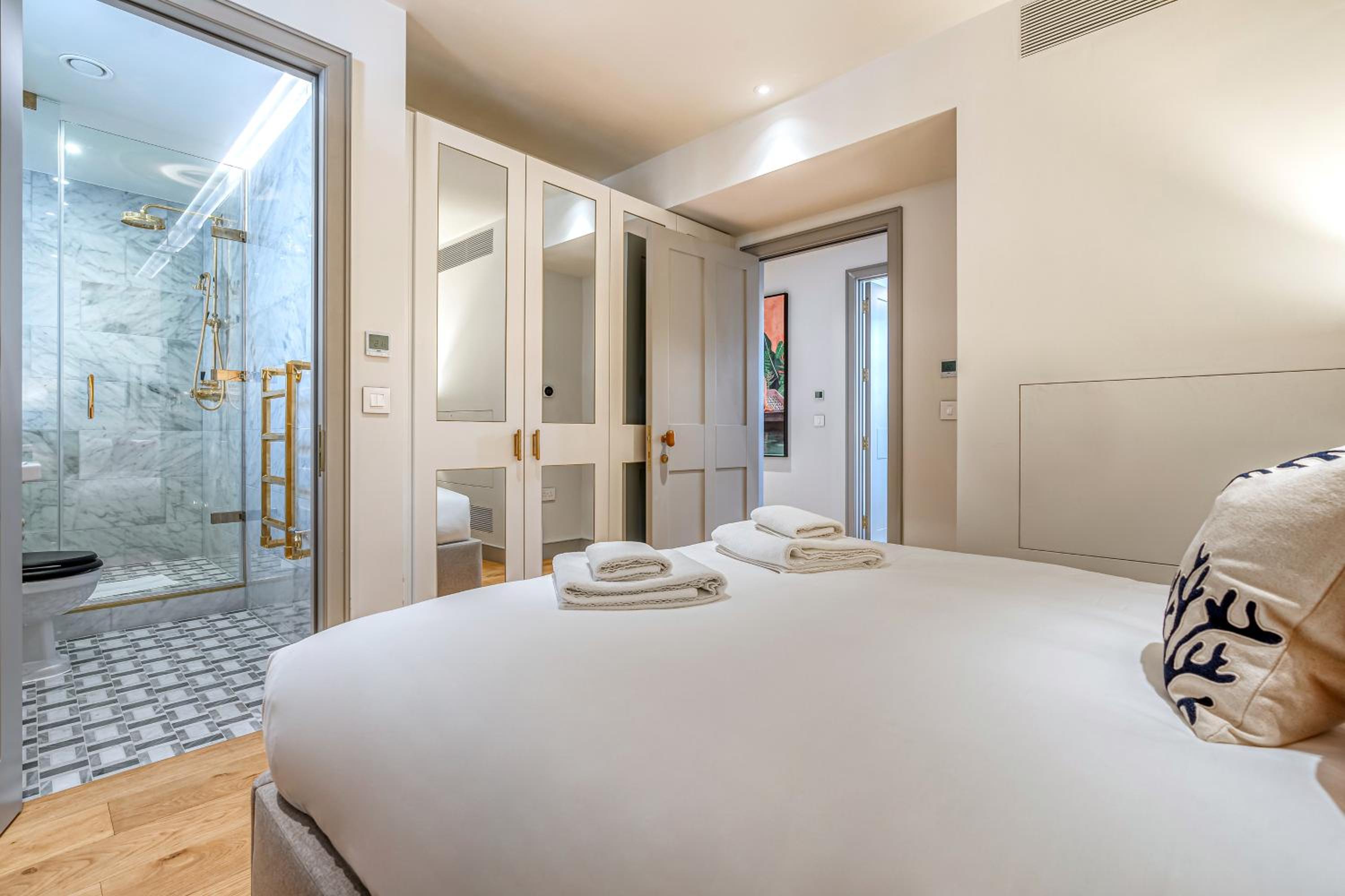 Luxury flats near Big Ben and London Eye