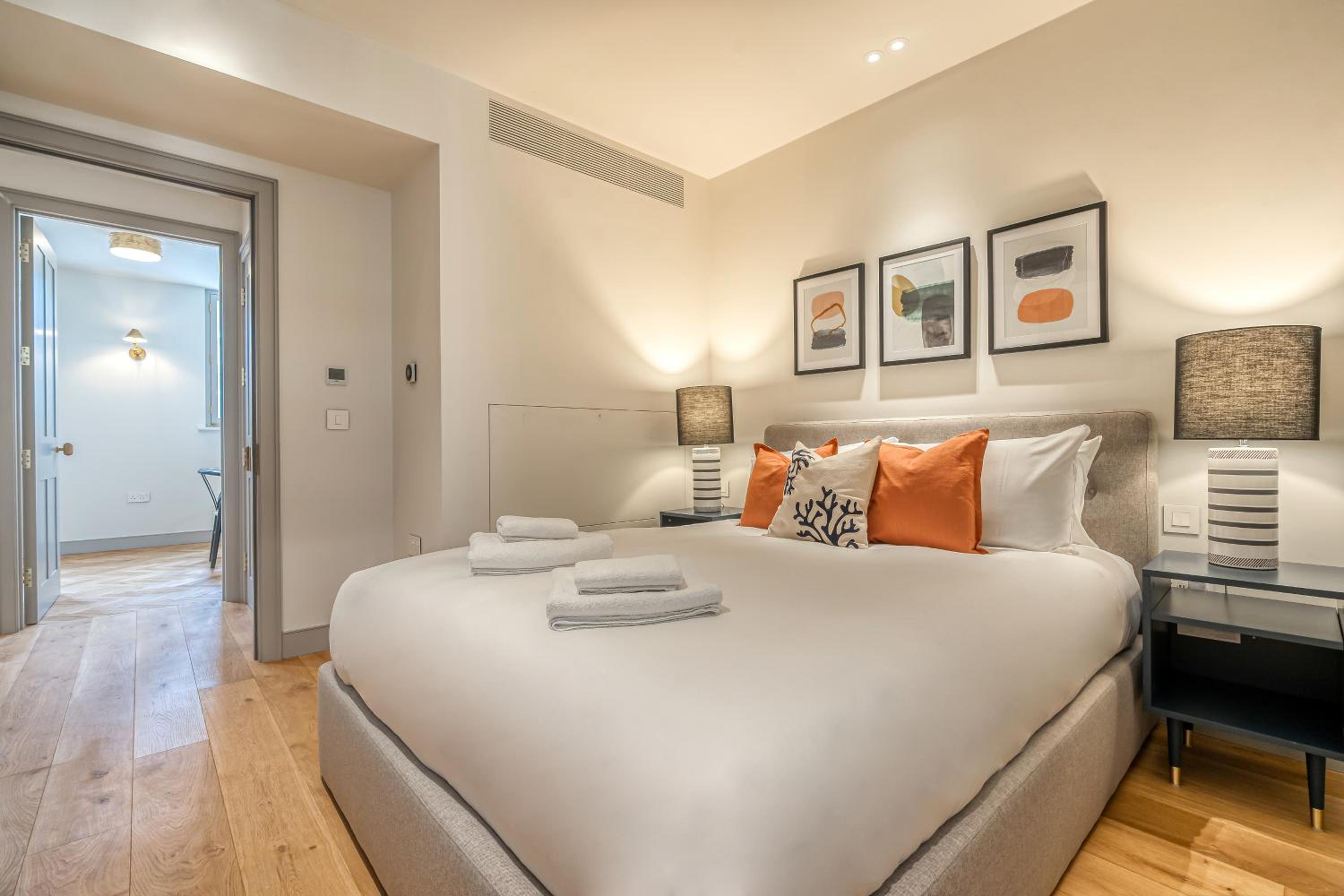Luxury flats near Big Ben and London Eye