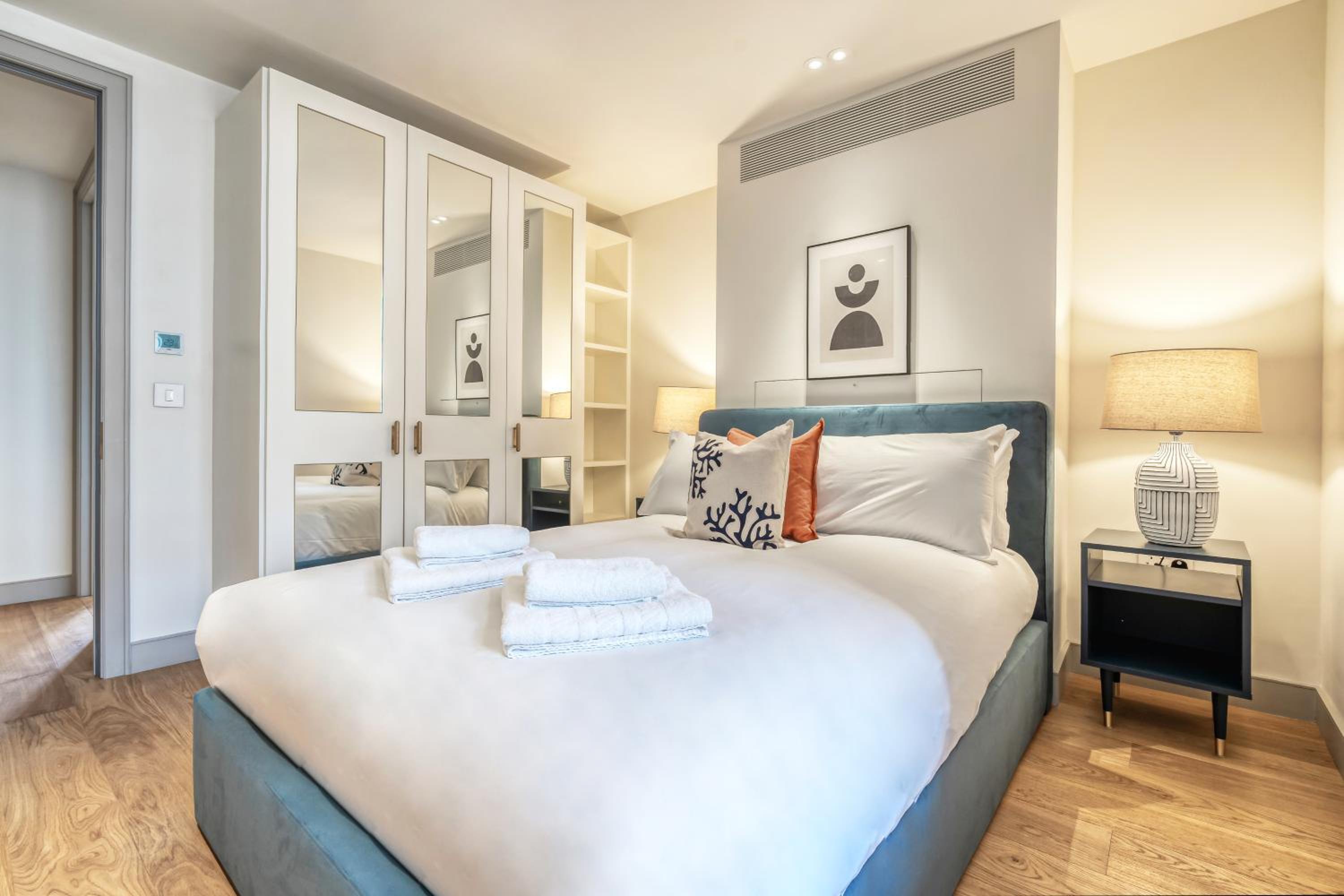 Luxury flats near Big Ben and London Eye
