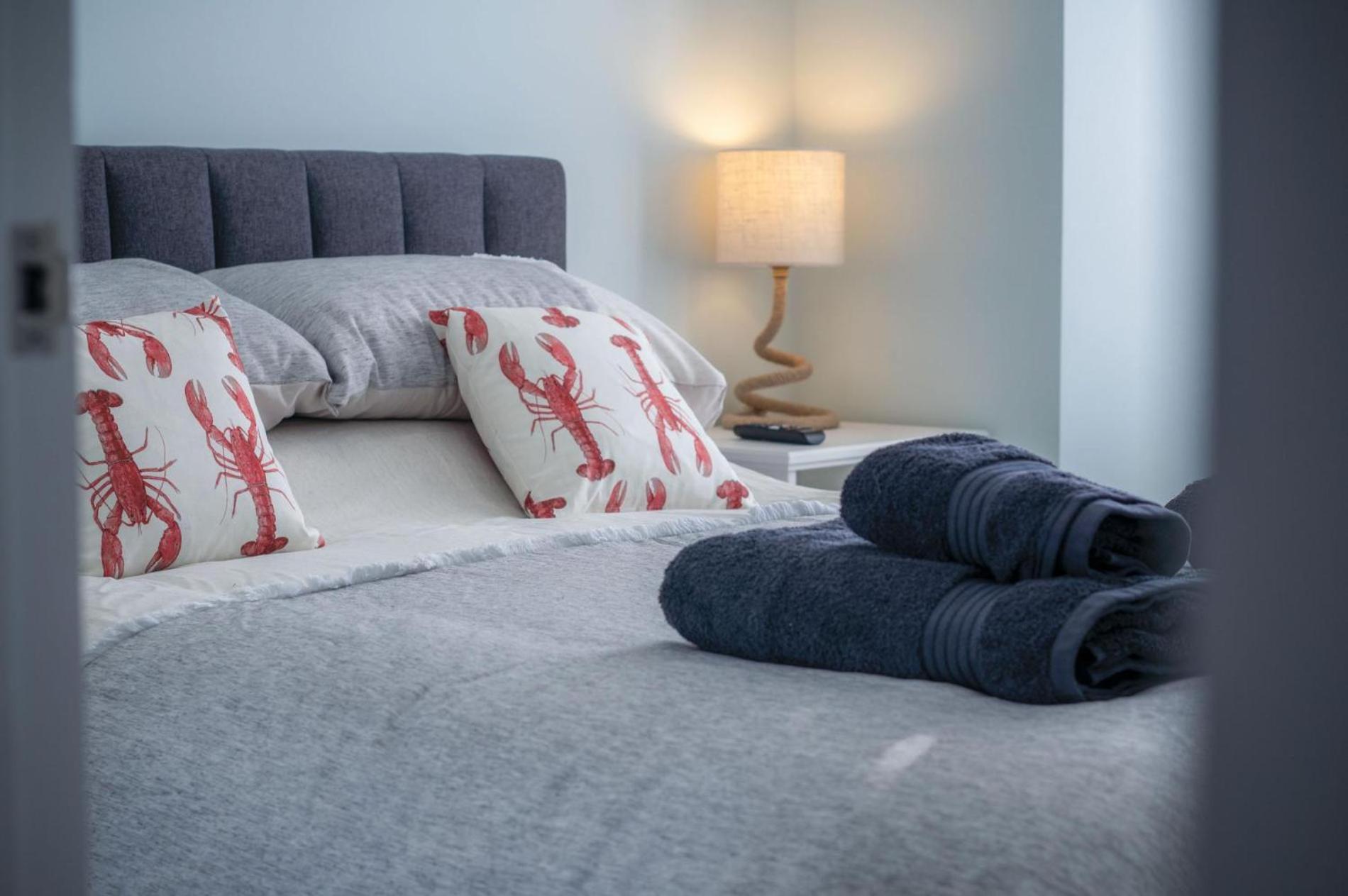 No 6 Croft House - 1 Bedroom Apartment - Tenby view 5
