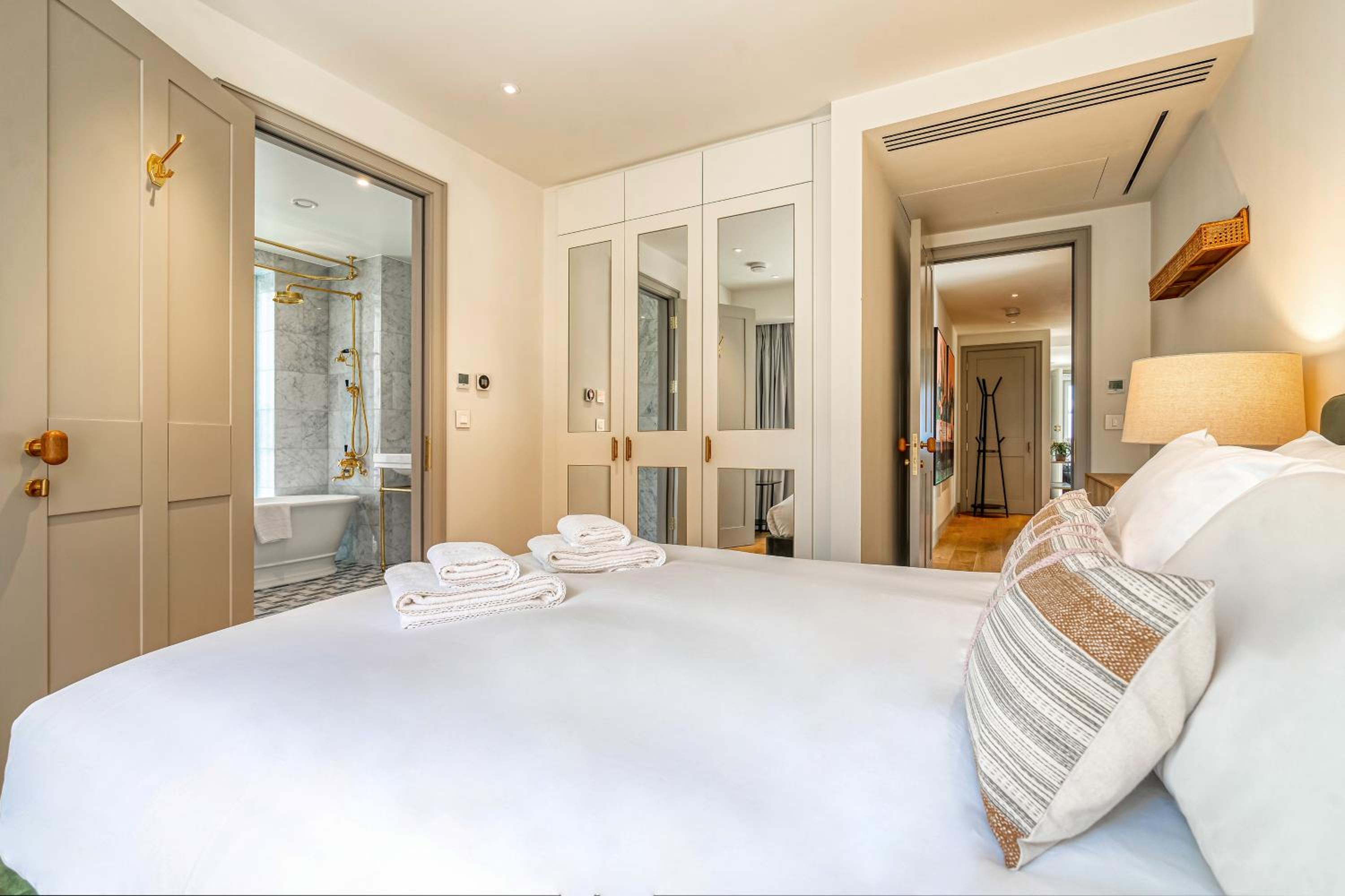 Luxury flats near Big Ben and London Eye
