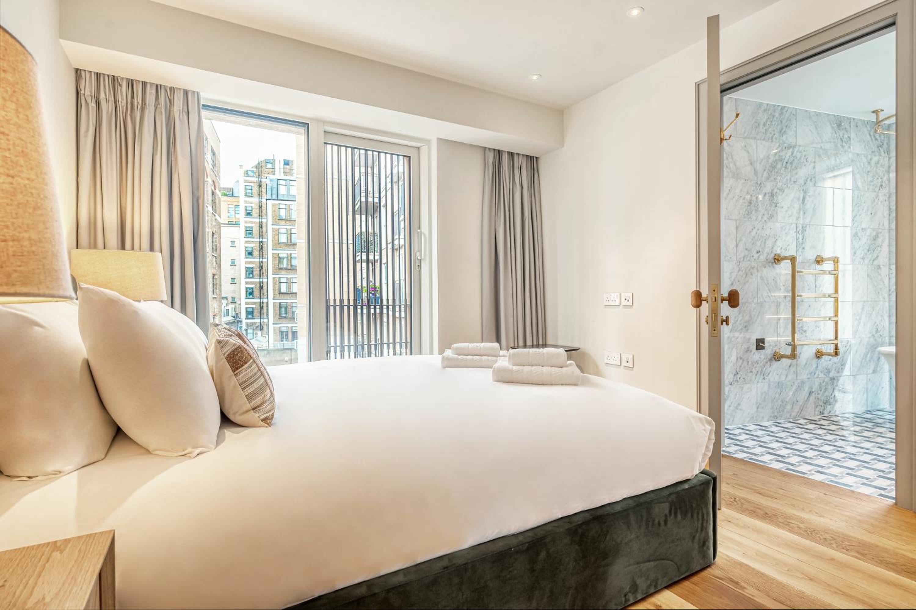 Luxury flats near Big Ben and London Eye