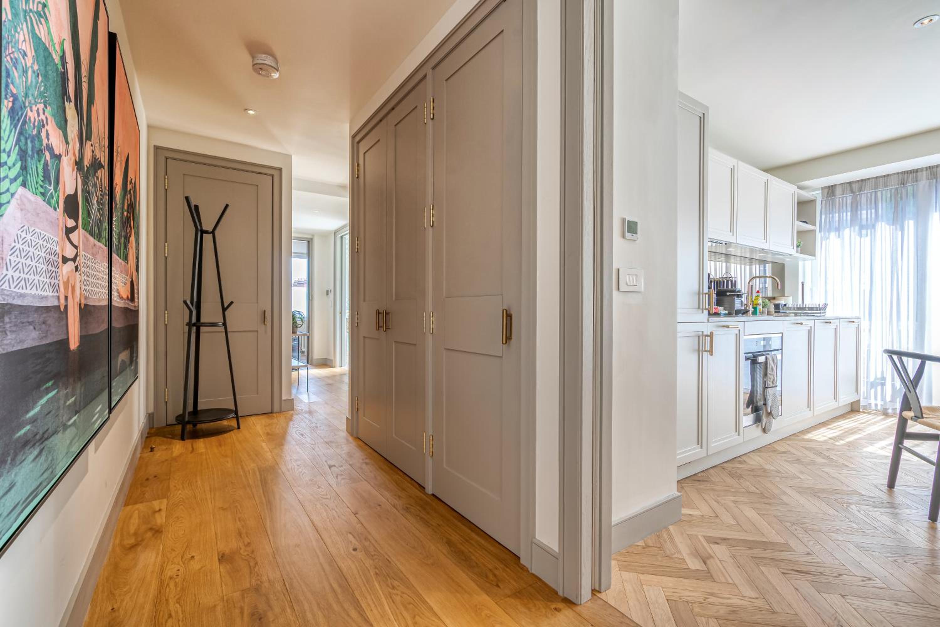 Luxury flats near Big Ben and London Eye
