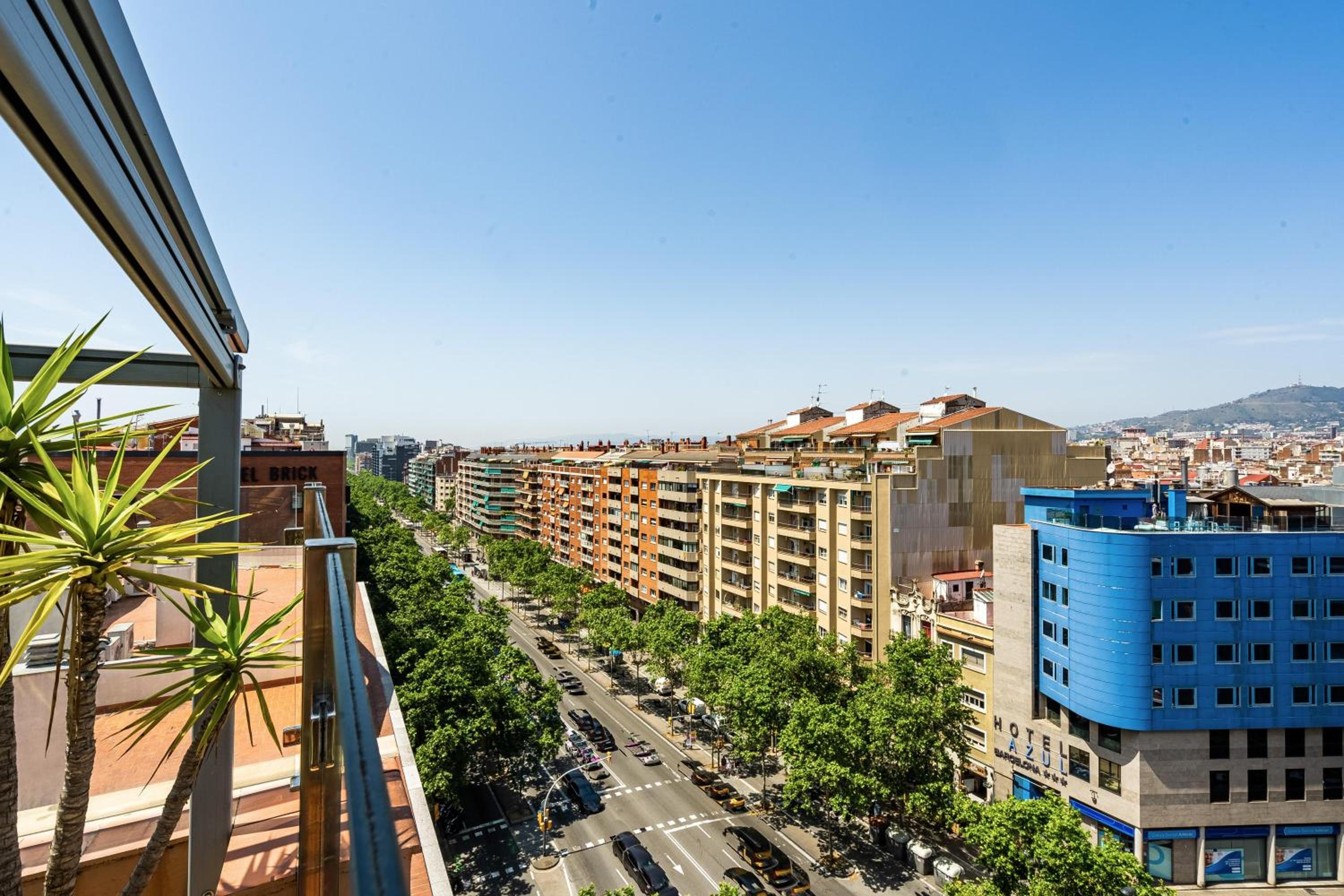 Stunning 2-bedroom Apartment With Two Terraces