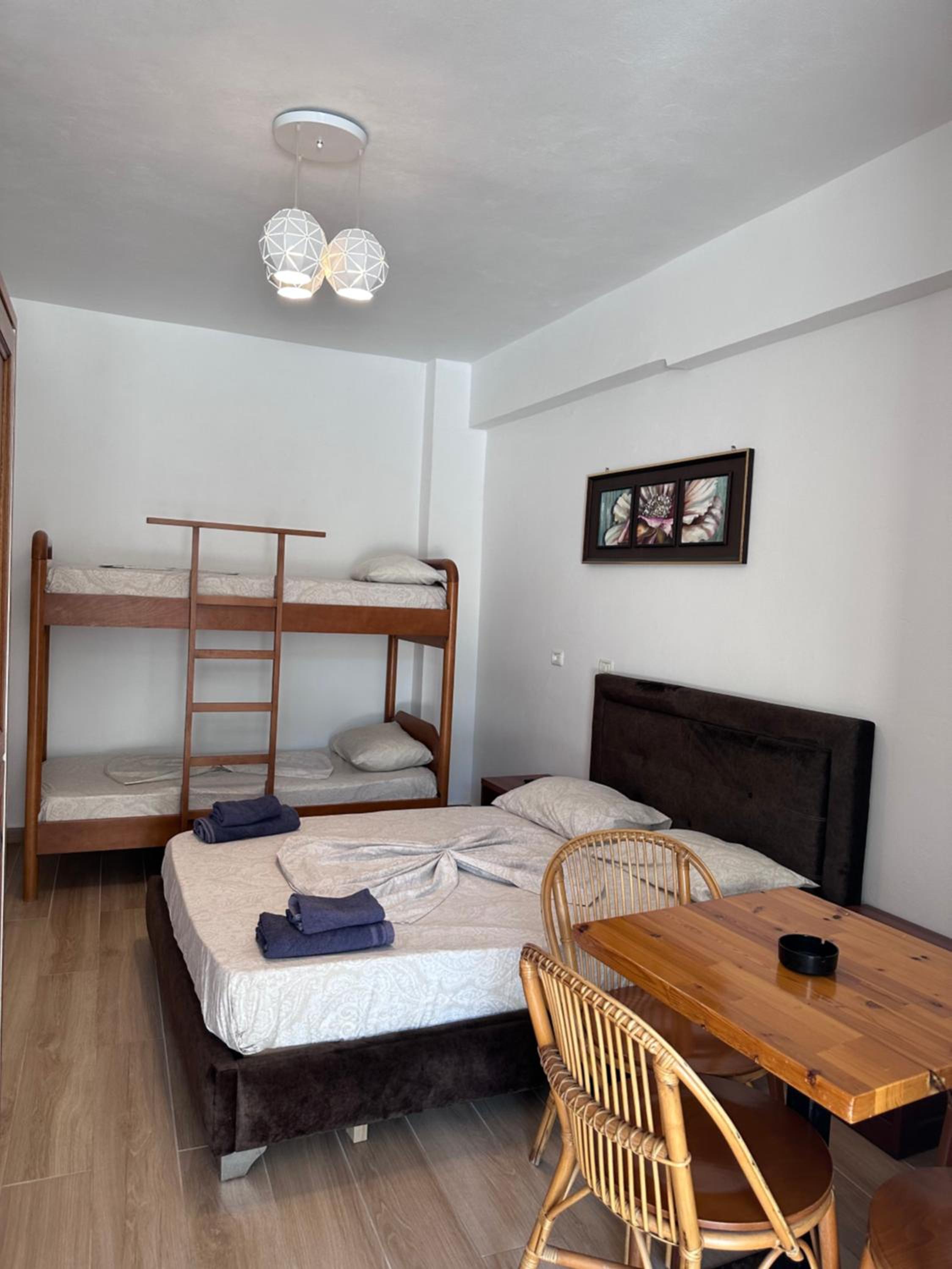 Jona Rooms