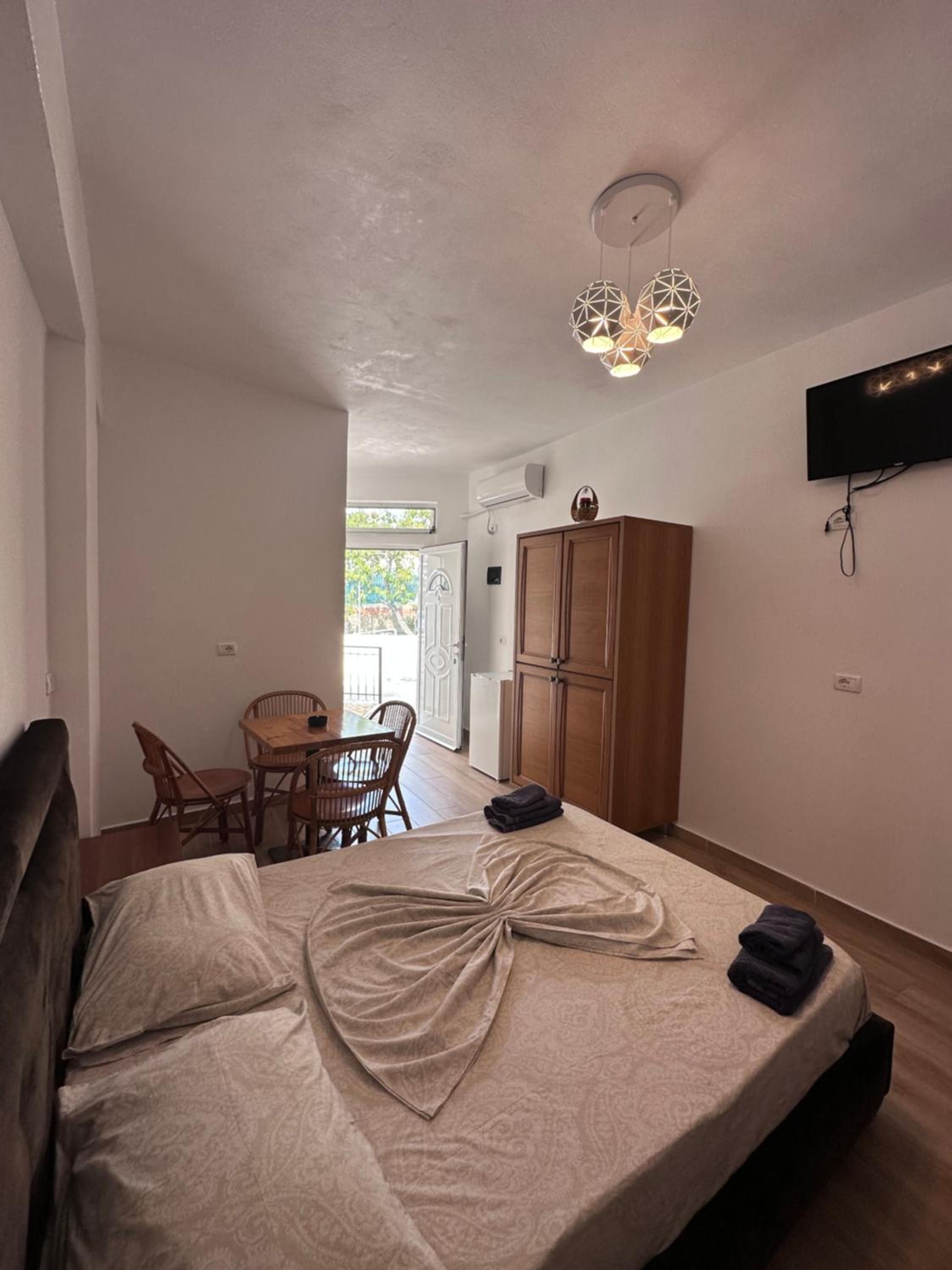 Jona Rooms