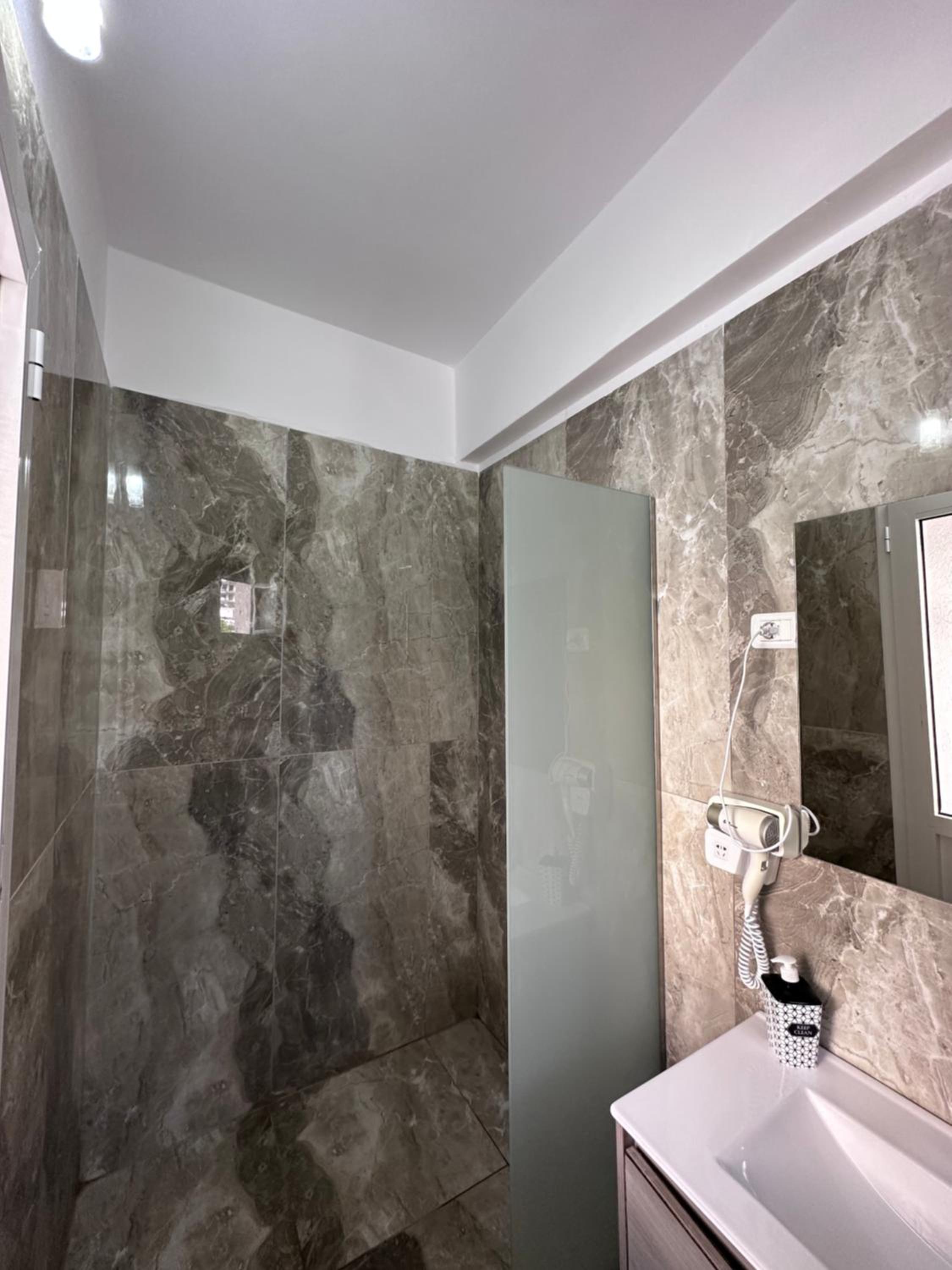Jona Rooms