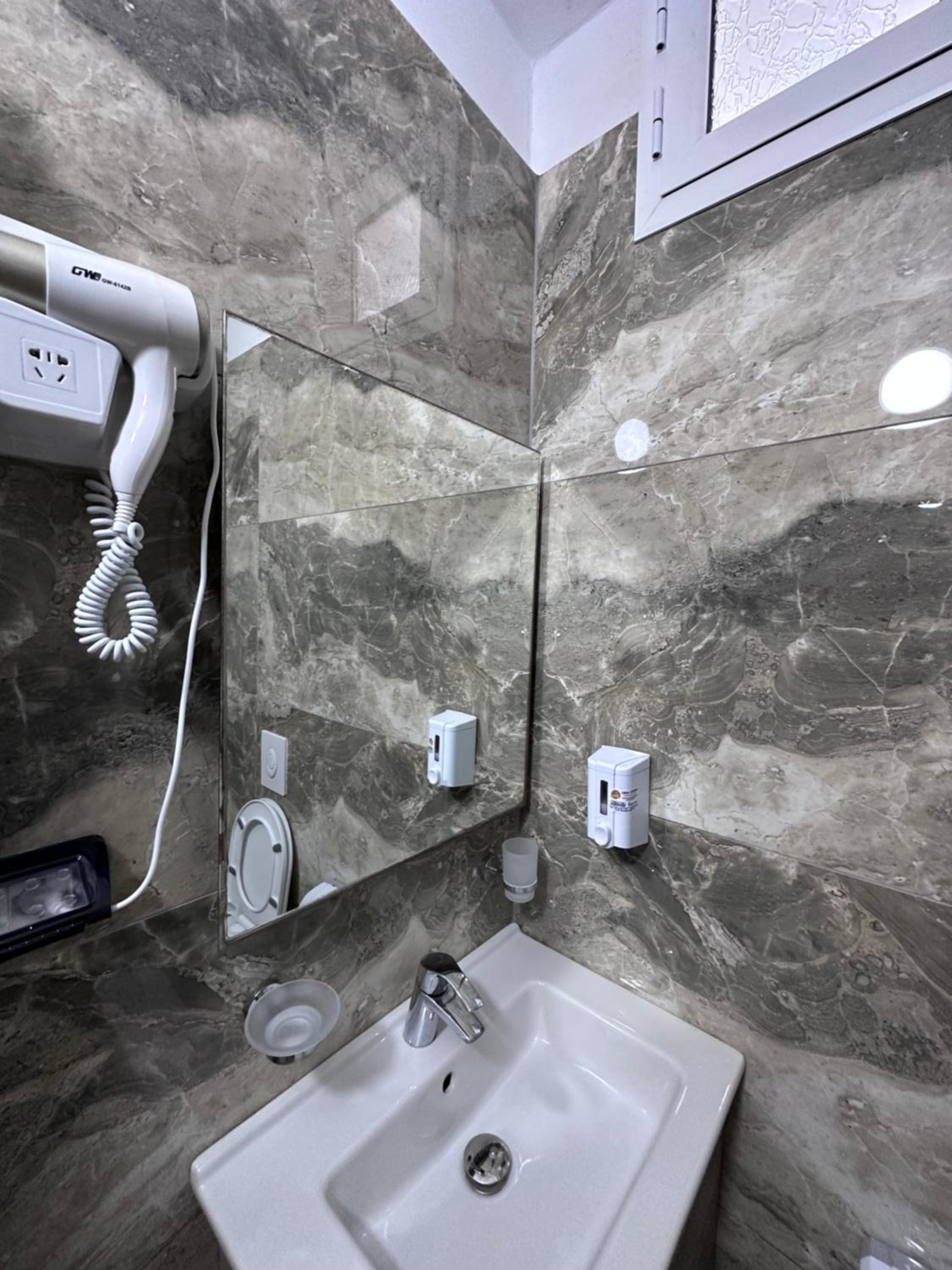 Jona Rooms