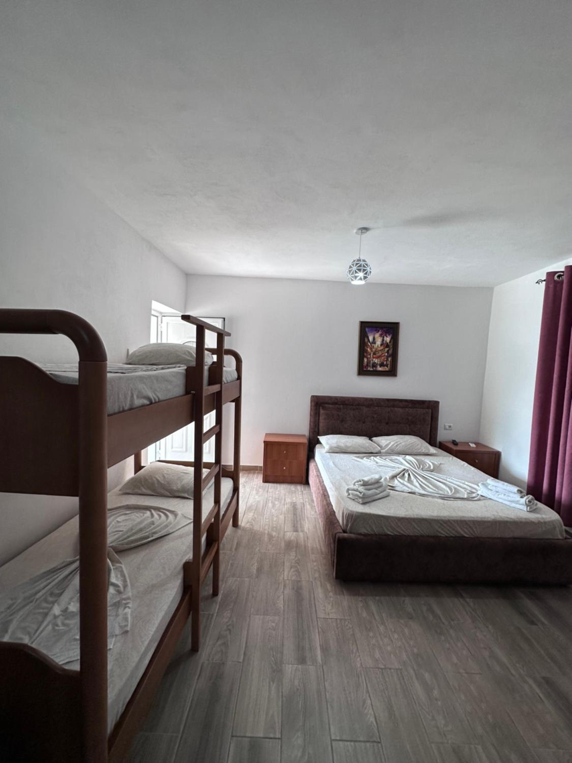 Jona Rooms