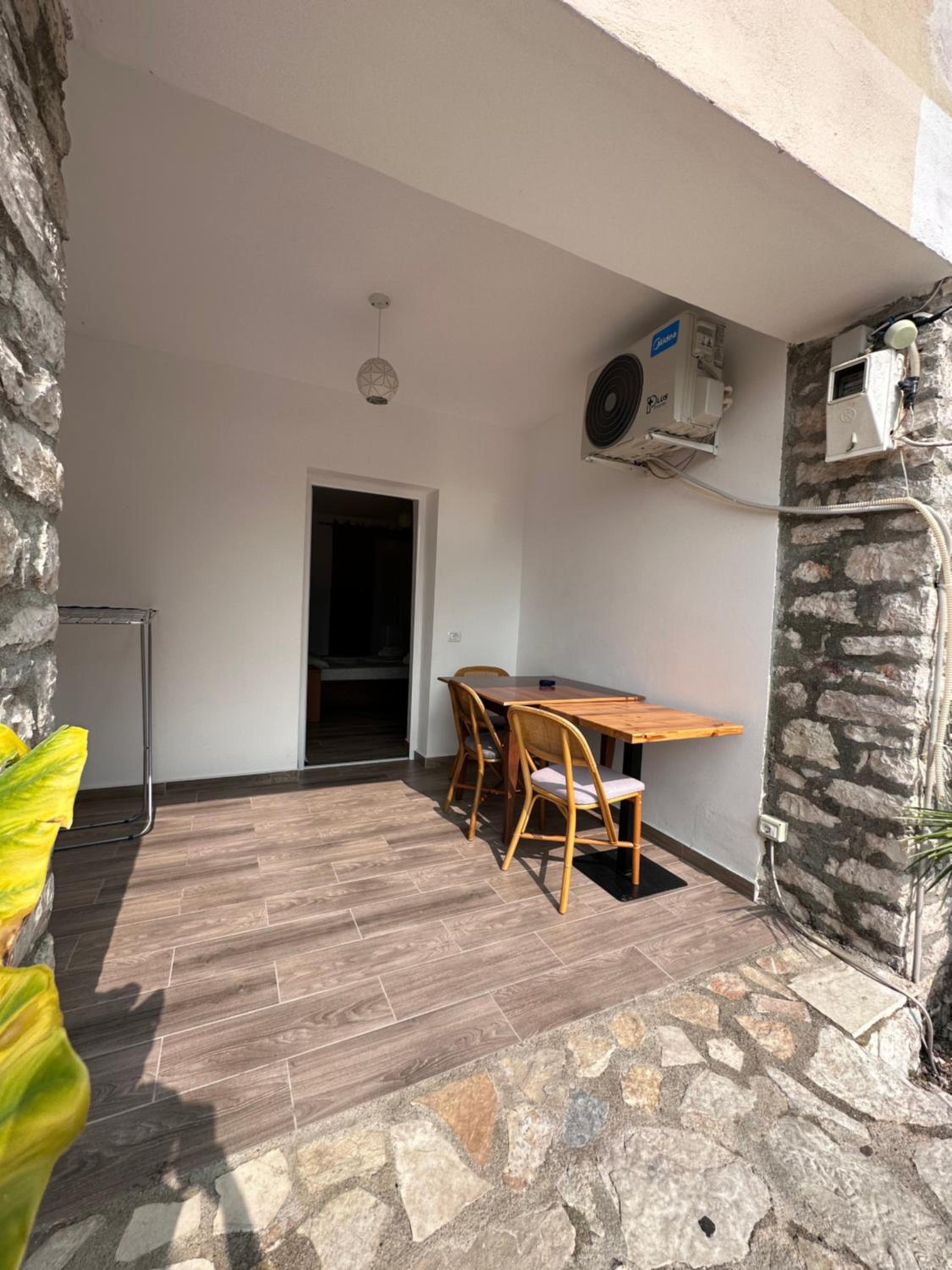 Jona Rooms