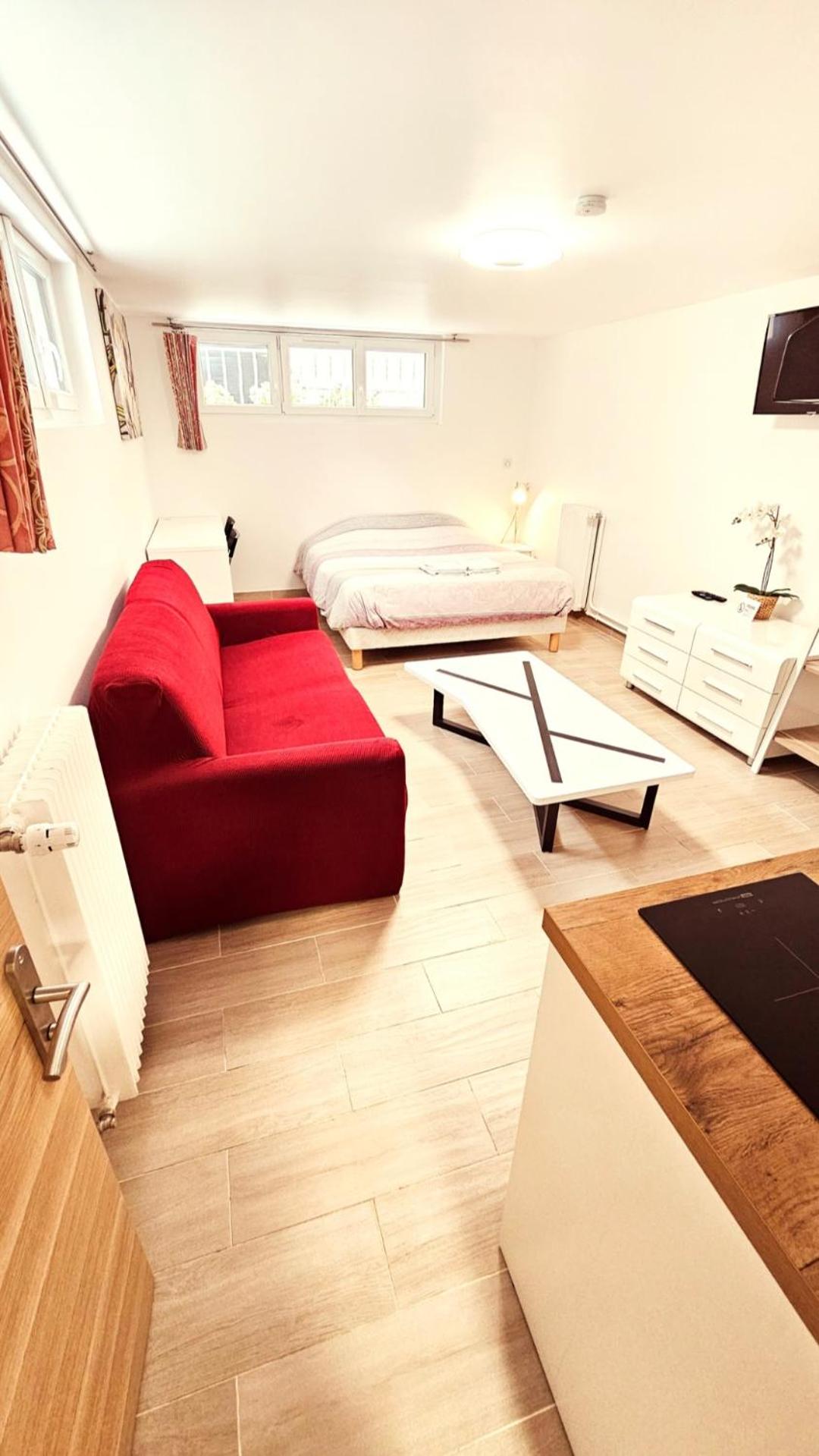 STUDIOS La Varenne Saint Maur entre PARIS ET DISNEYLAND view 4