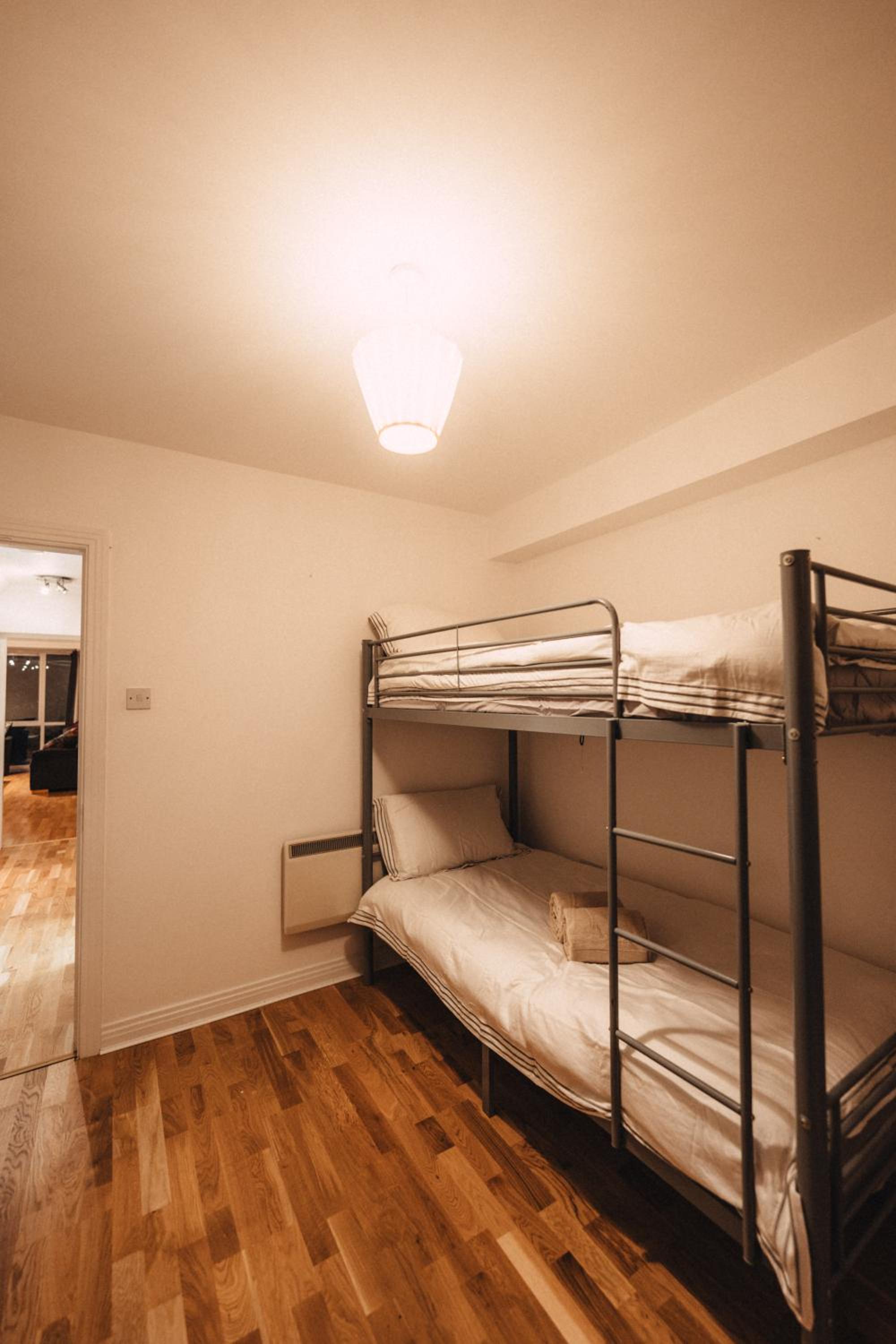 GoldenGlow Apartment 15 MIN Airport