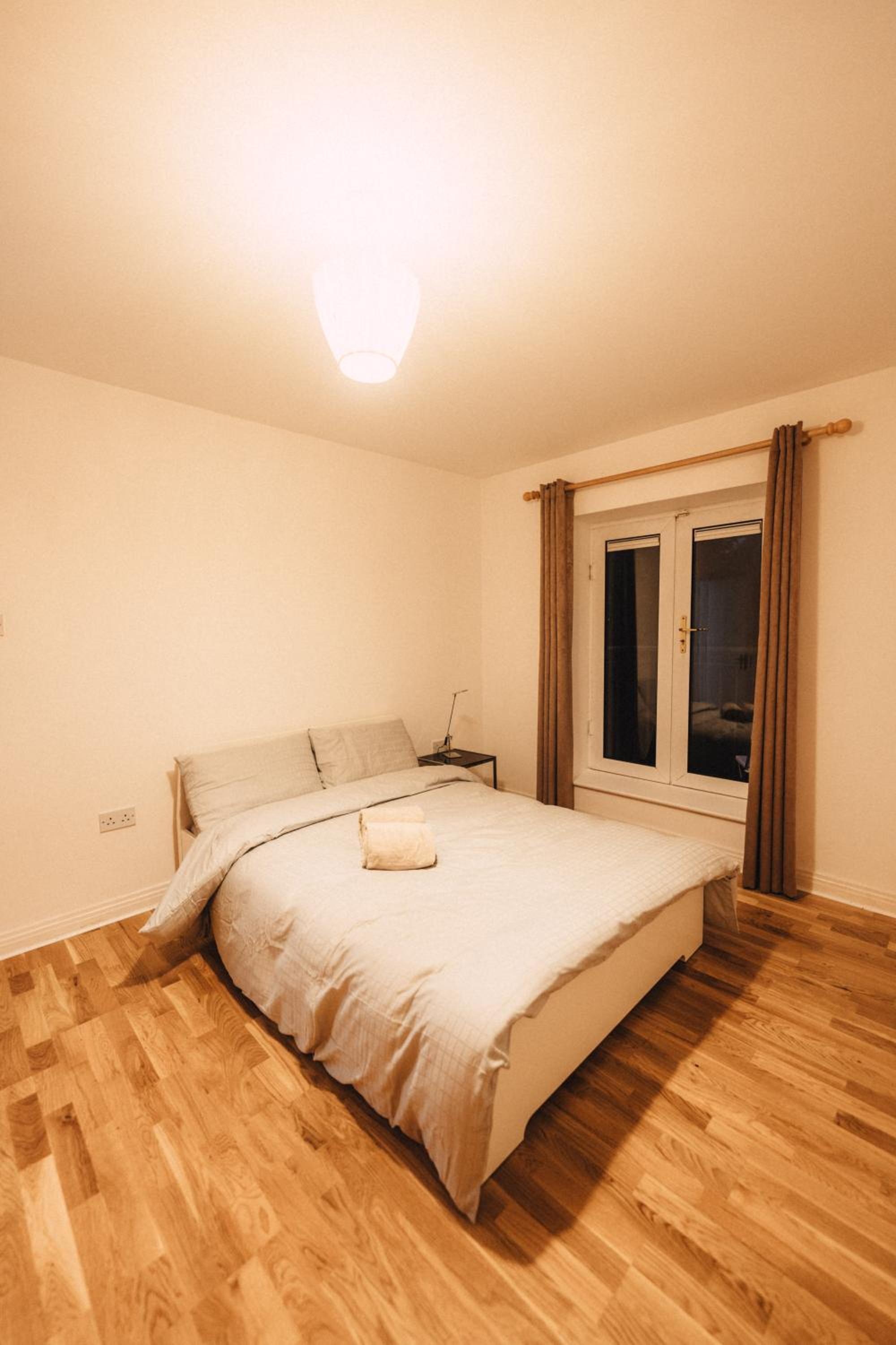GoldenGlow Apartment 15 MIN Airport