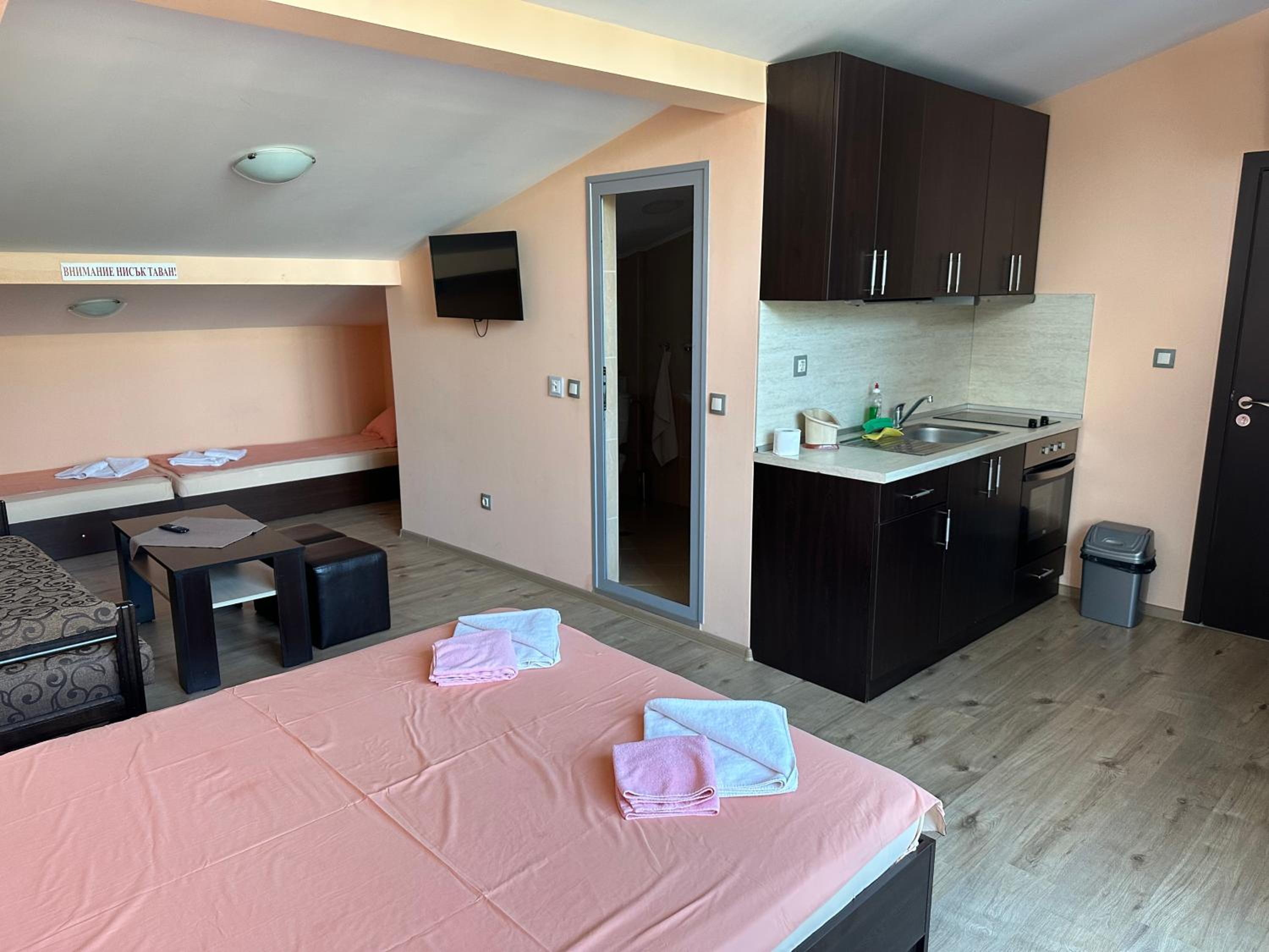 Guest House Dinevi
