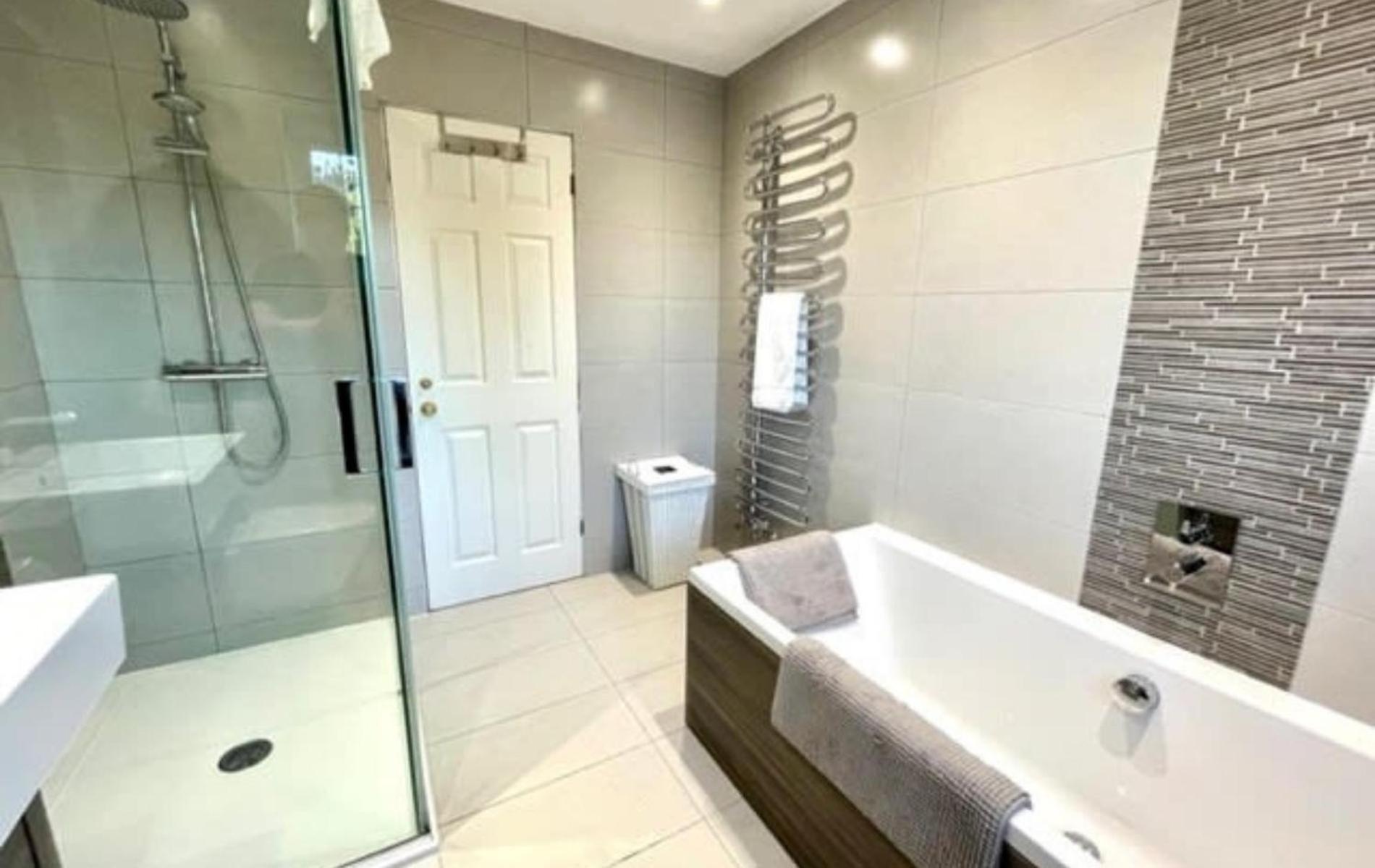 Beautiful 5 Bed 3 Bathroom Detached Family Home 8 view 5
