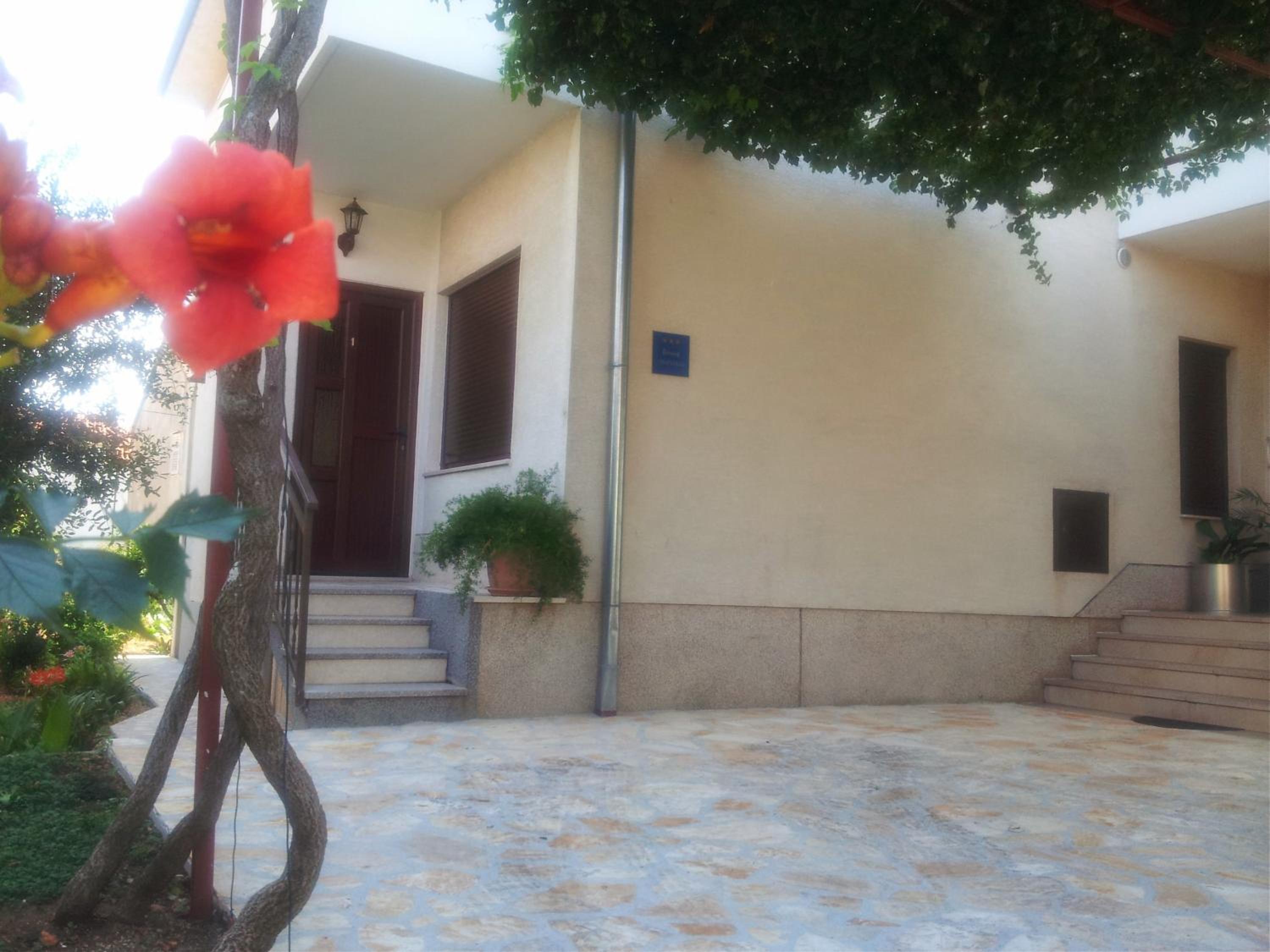 Photo 48