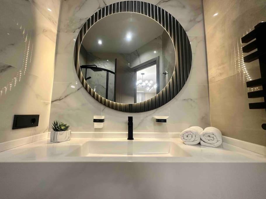 Elegant & Stylish Apartment in Central Batumi