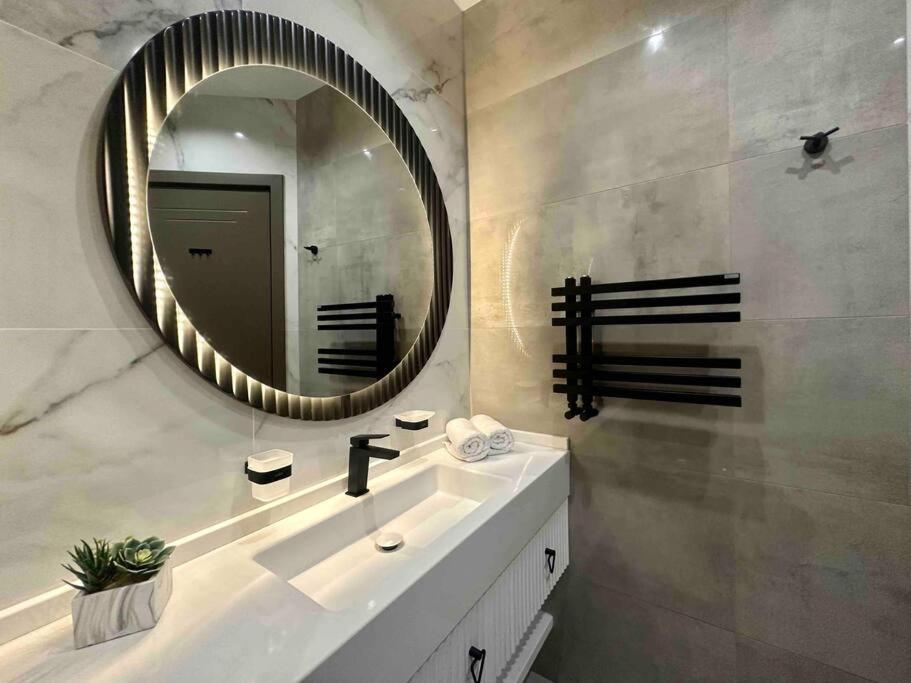 Elegant & Stylish Apartment in Central Batumi