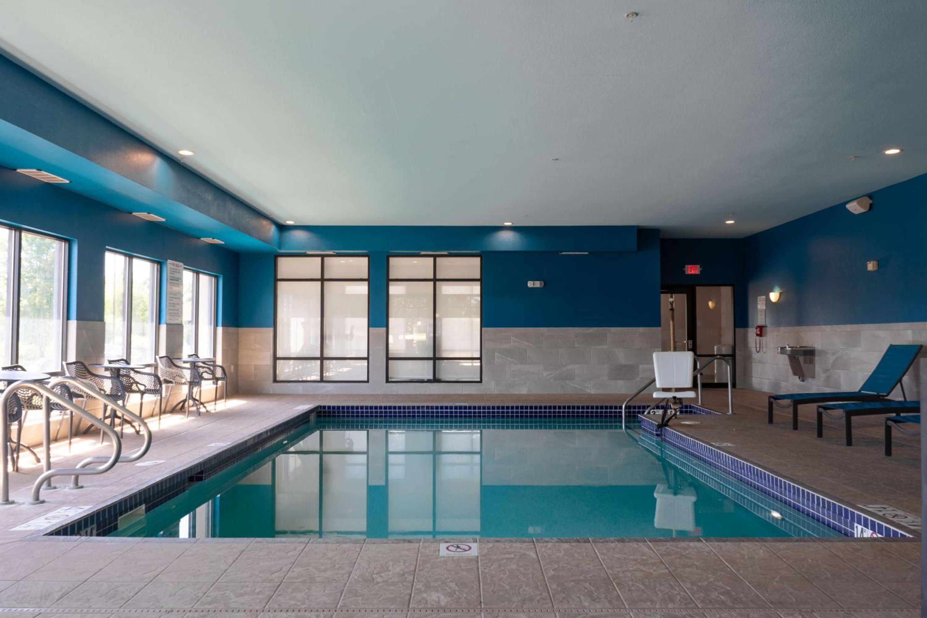 Hampton Inn Elkhorn Lake Geneva Area - Property Image 36