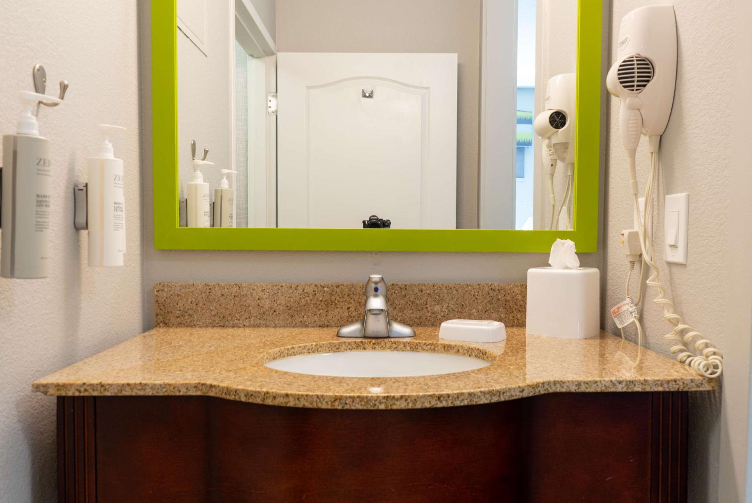 Hampton Inn Elkhorn Lake Geneva Area - Property Image 25