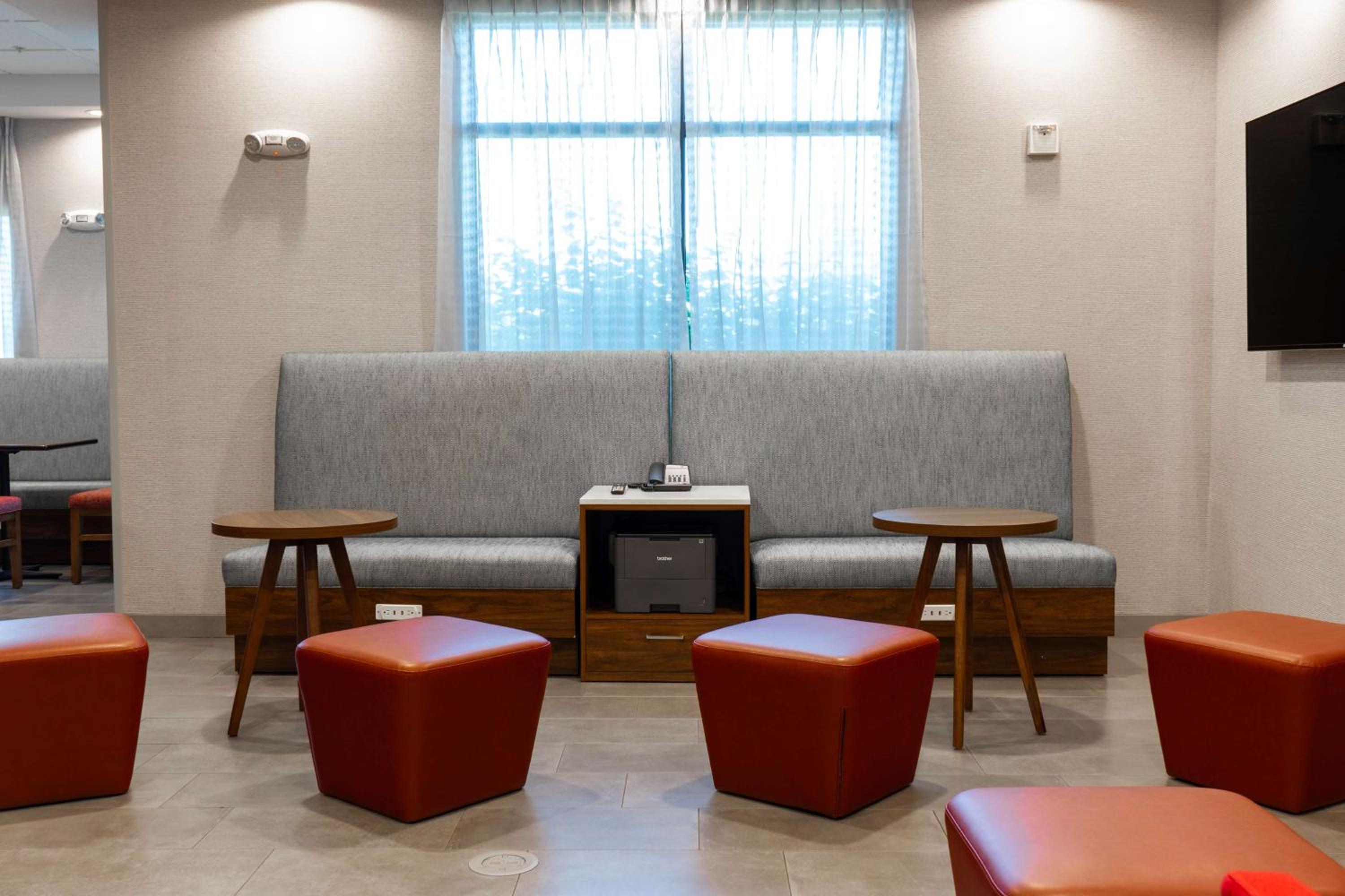 Hampton Inn Elkhorn Lake Geneva Area - Property Image 23