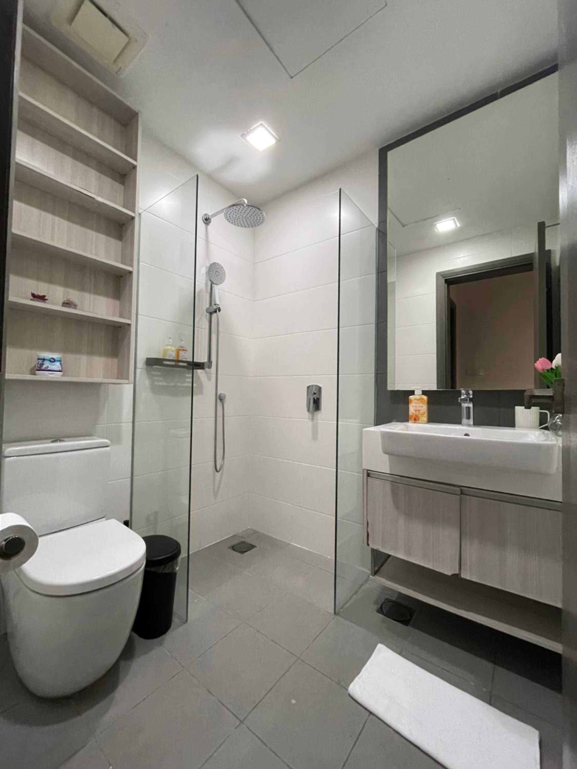 Luxe Suasana with Hot Tub by YoHome Homestay