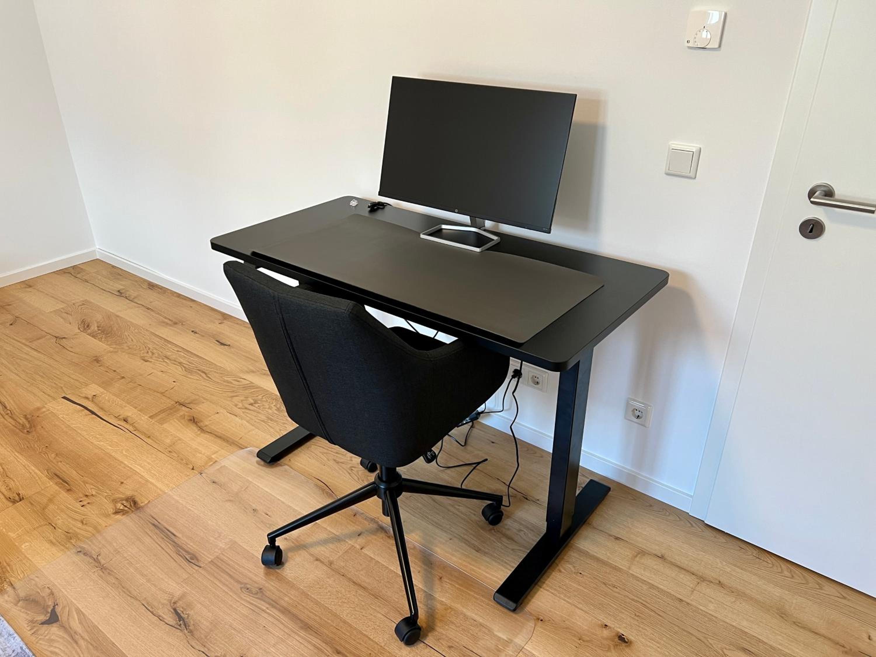 Offenbach Vacations - Workplace Apt/27inch Screen for 2 or 4/Kitchen - Property Image 2