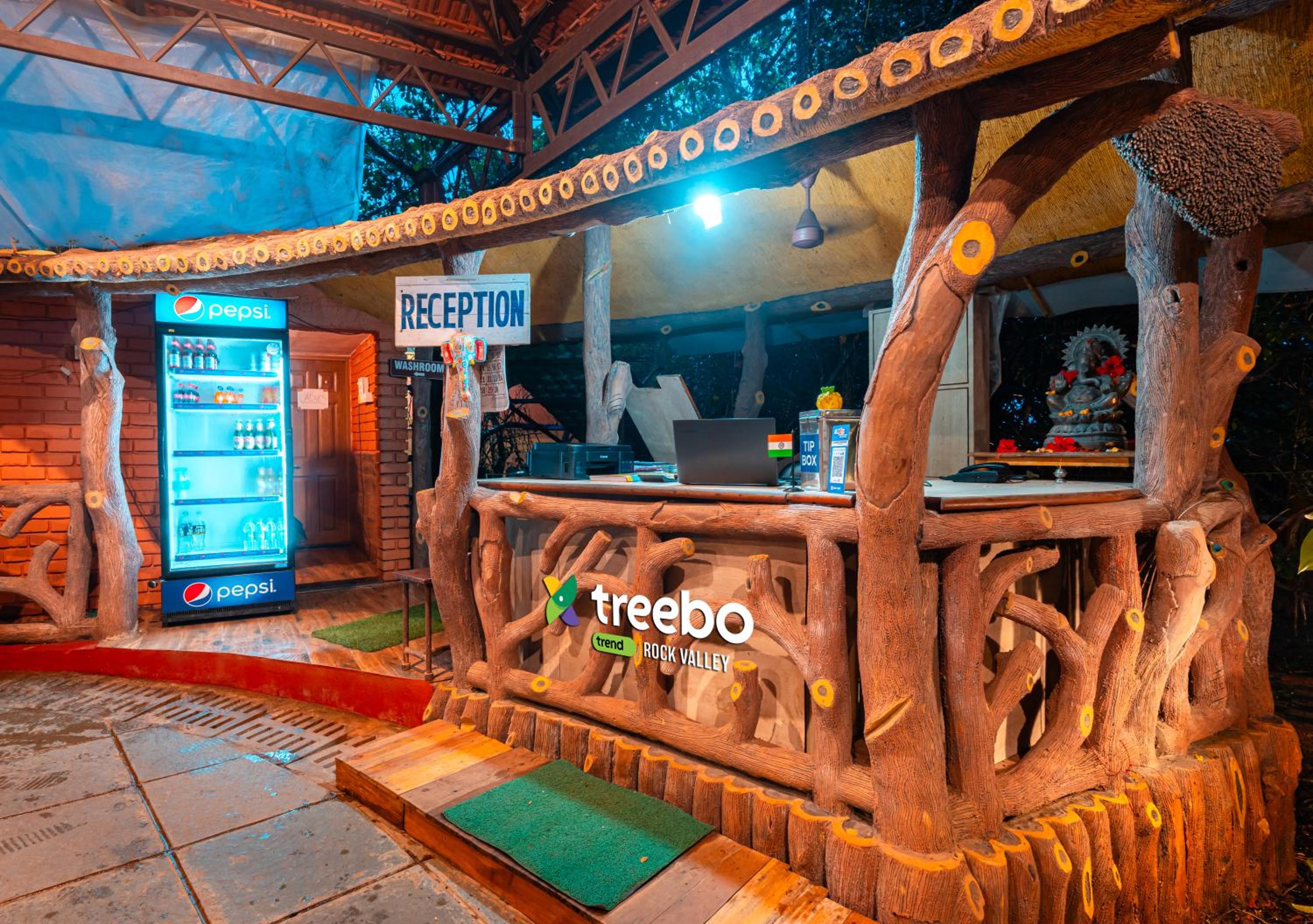 Lobby & Reception